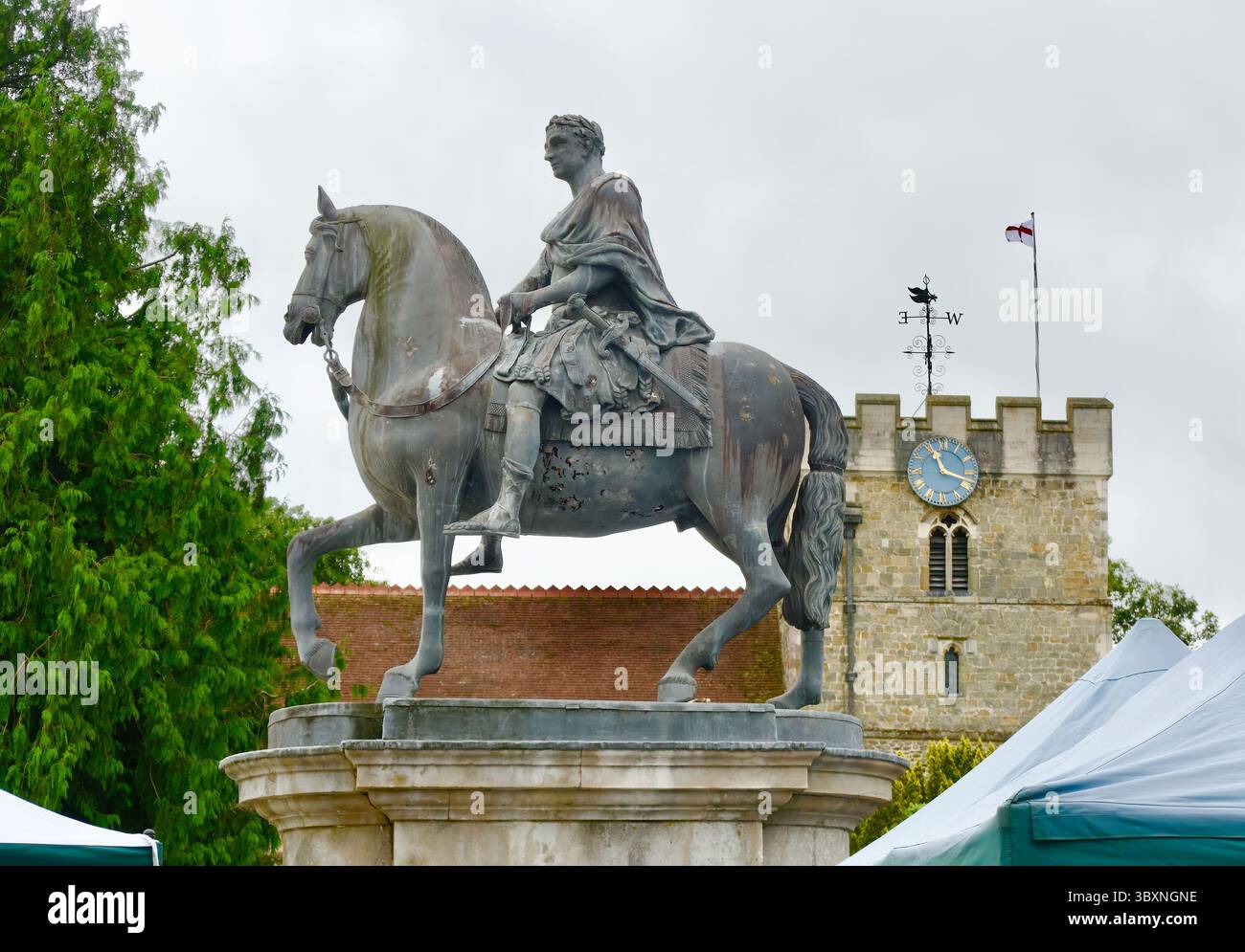 Circa 1757 plomb à l'origine dorée statue équestre de Guillaume III par John ou Henry Cheere le Square Petersfield Hampshire Angleterre Royaume-Uni Banque D'Images