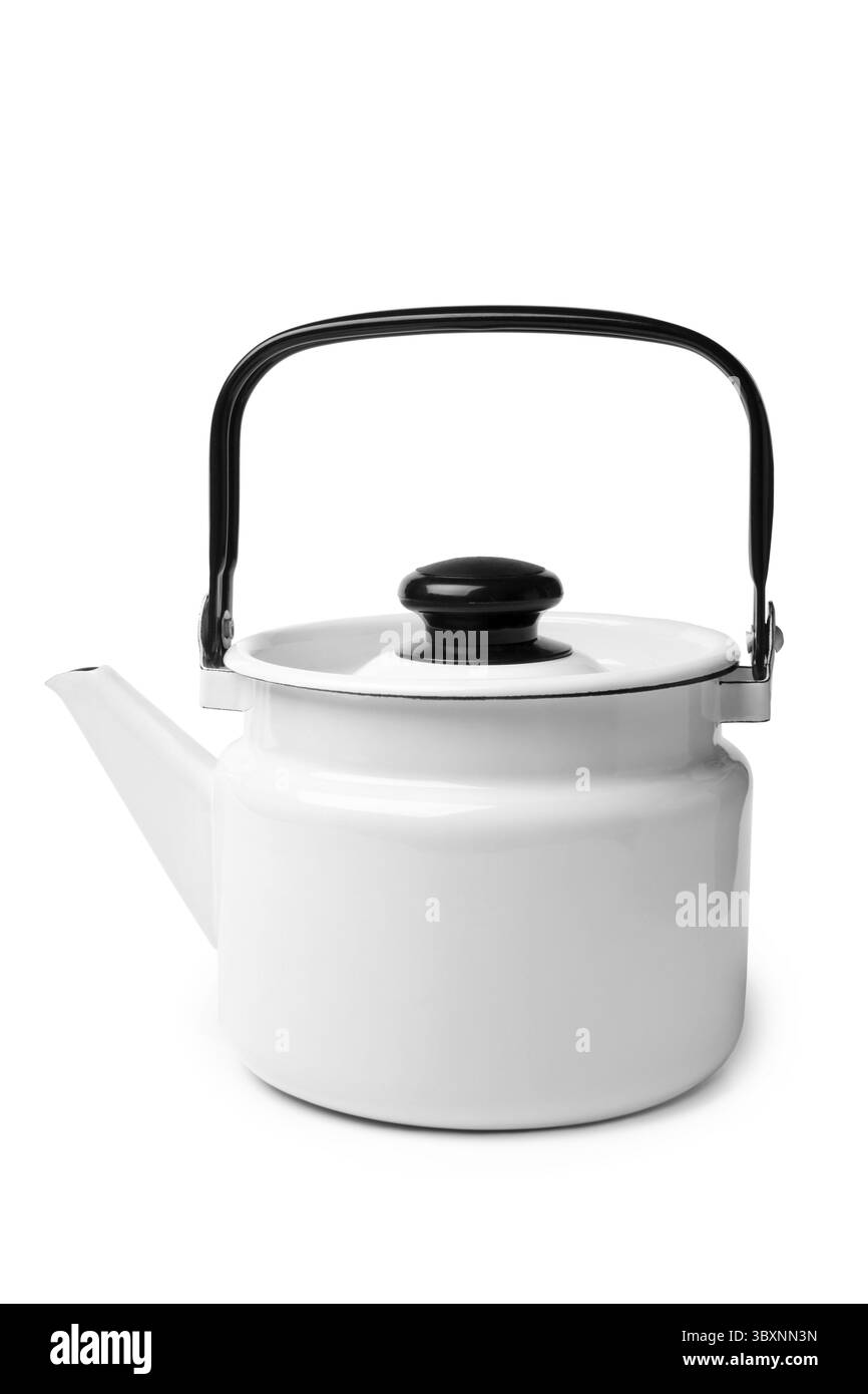 Bouilloire émaillée sur fond blanc Banque D'Images
