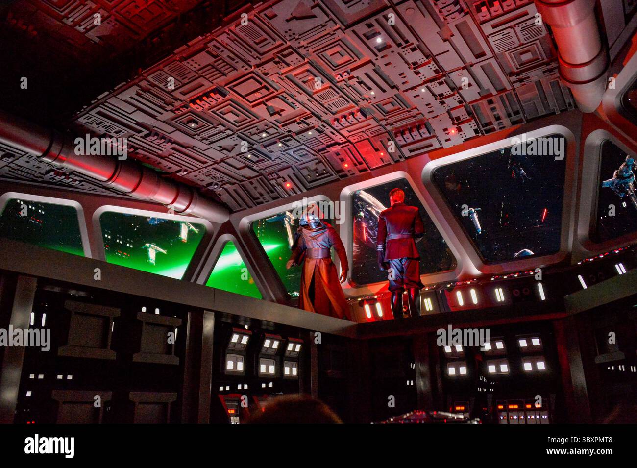 27 novembre 2021, Orlando, Floride, États-Unis : Kylo Ren et d'autres impériaux vus sur Inside the Ride of the Resistance Ride aux studios DisneyÃs Hollywood à Orlando, Floride le 27 novembre 2021. (Crédit image : © Joseph Prezioso/ZUMA Press Wire) Banque D'Images