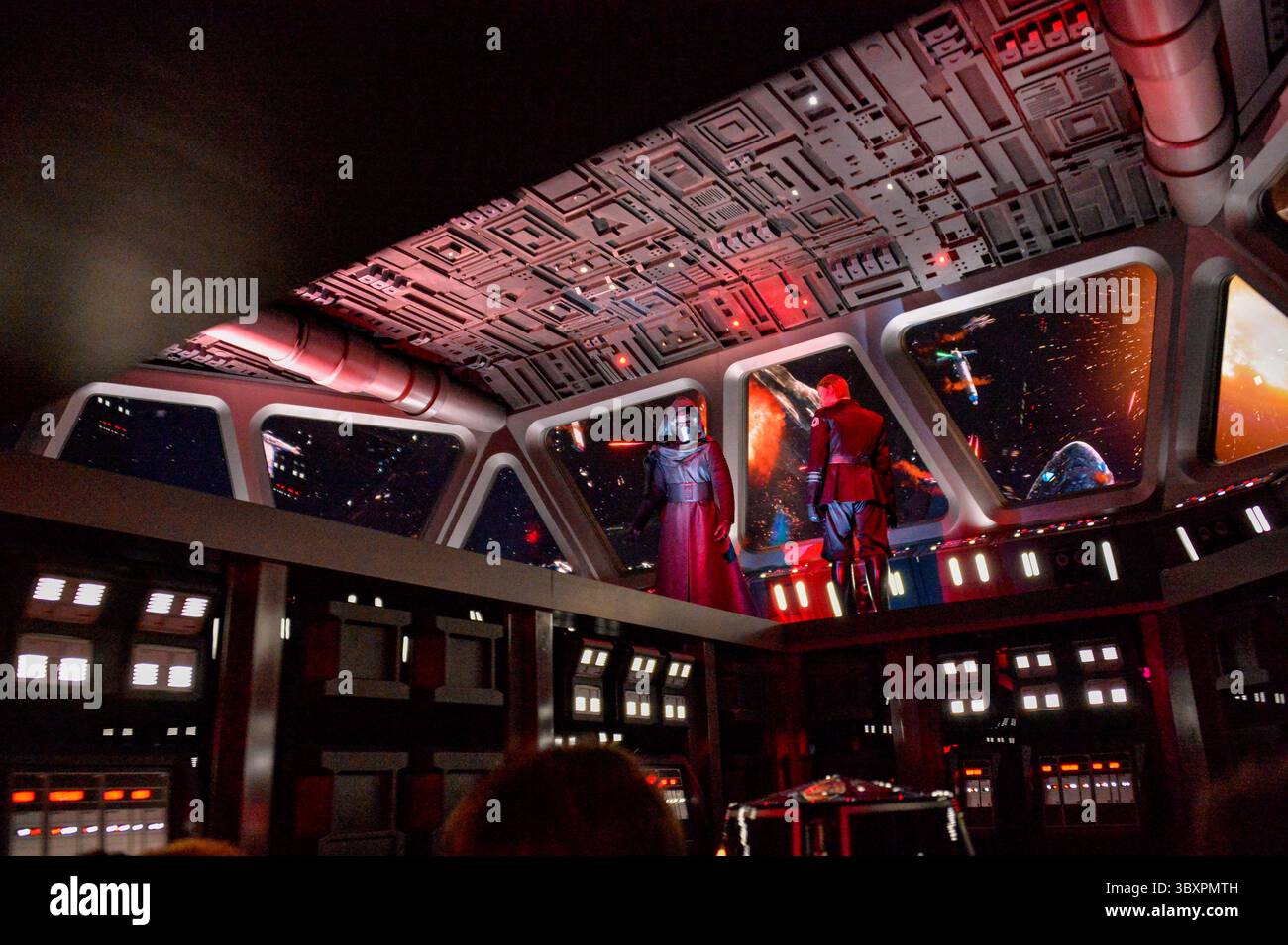 27 novembre 2021, Orlando, Floride, États-Unis : Kylo Ren et d'autres impériaux vus sur Inside the Ride of the Resistance Ride aux studios DisneyÃs Hollywood à Orlando, Floride le 27 novembre 2021. (Crédit image : © Joseph Prezioso/ZUMA Press Wire) Banque D'Images