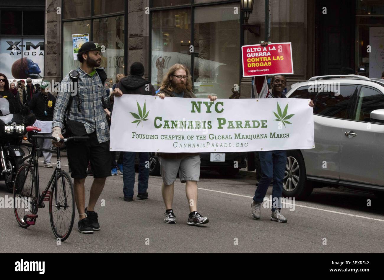 7 mai 2016 - New York, NY, États-Unis - une centaine de personnes ont participé au NYC cannabis Parade & Rally annuel pour soutenir la légalisation de l'herbe à usage récréatif et médical à Union Square New York. (Crédit image : © Luiz Rampelotto/ZUMA Press Wire) Banque D'Images