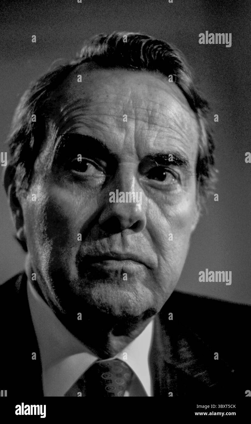 05 décembre 2021 : BOB DOLE, le législateur de longue date qui a surmonté des blessures mortelles pendant la seconde Guerre mondiale pour devenir berger du Parti républicain, est mort dans son sommeil à l'âge de 98 ans. La mort de Dole a été confirmée par la Fondation Elizabeth Dole dans un communiqué dimanche. PHOTO PRISE SUR : Washington, District of Columbia, USA : le sénateur républicain BOB DOLE du Kansas au Capitole des États-Unis en 1989. (Crédit image : © Mark Reinstein/ZUMA Wire) Banque D'Images