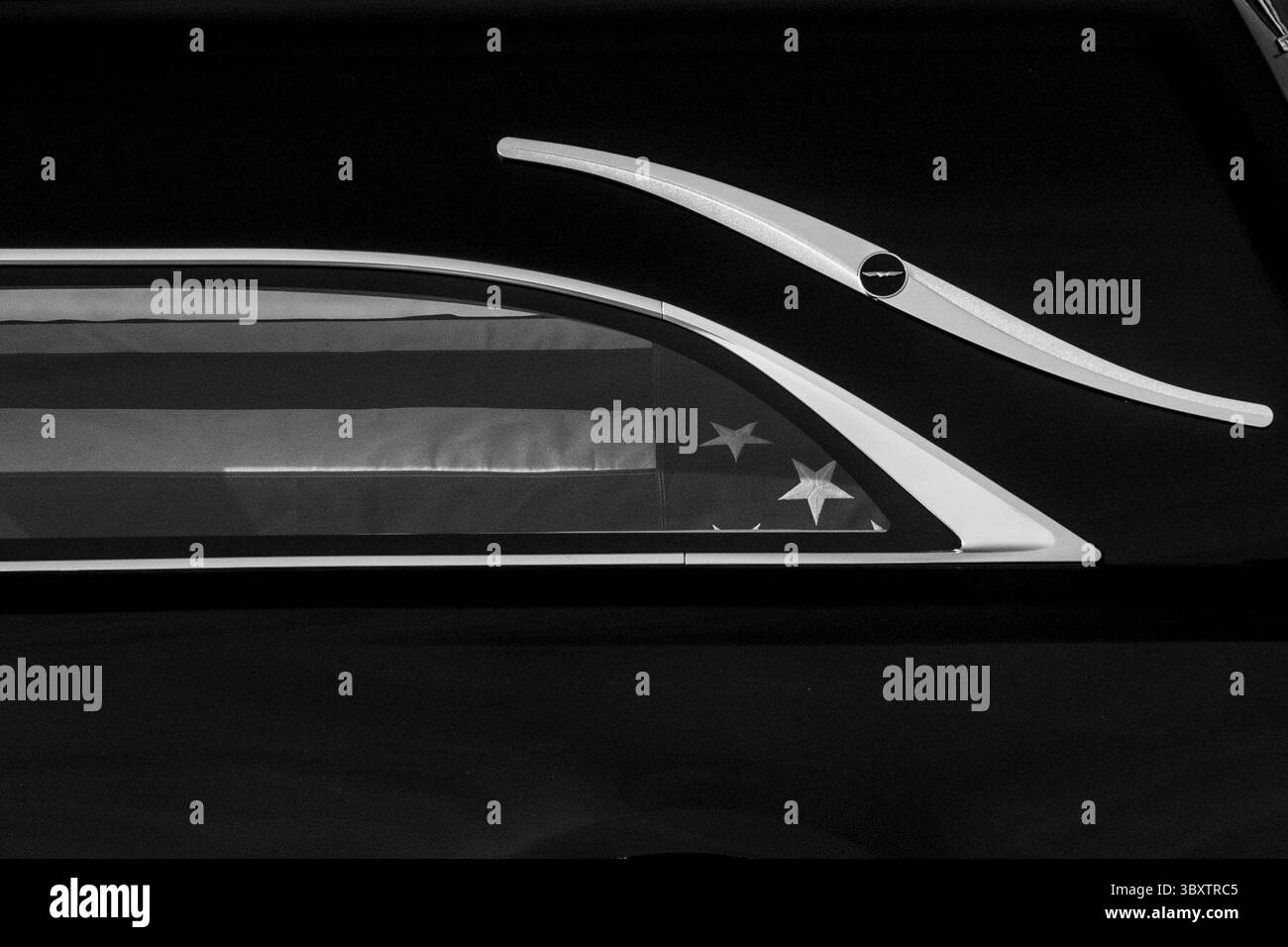 9 décembre 2021, Washington, District de Columbia, USA : le cercueil de l'ancien sénateur américain Bob Dole (républicain du Kansas) arrive au Capitole américain à Washington, DC, jeudi 9 décembre 2021, où il sera en état dans la Rotonde (crédit image : © Rod Lamkey/CNP via ZUMA Press Wire) Banque D'Images
