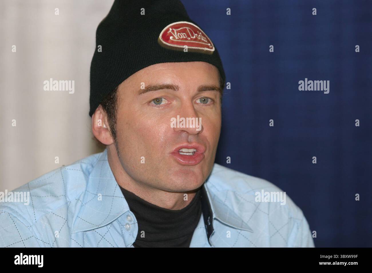 19 février 2005 ; San Francisco, CA, États-Unis ; JULIAN MCMAHON de NIP Tuck joue le rôle du méchant méga, le Dr Victor Van Doom dans le nouveau film « Fantastic four » basé sur les bandes dessinées Marvel. Le film 20th Century Fox sortira le 8 juillet 2005. McMahon faisait la promotion du film à la WonderCon tenue au Moscone Convention Center. (Crédit image : © Dane Andrew/ZUMA Press Wire) Banque D'Images