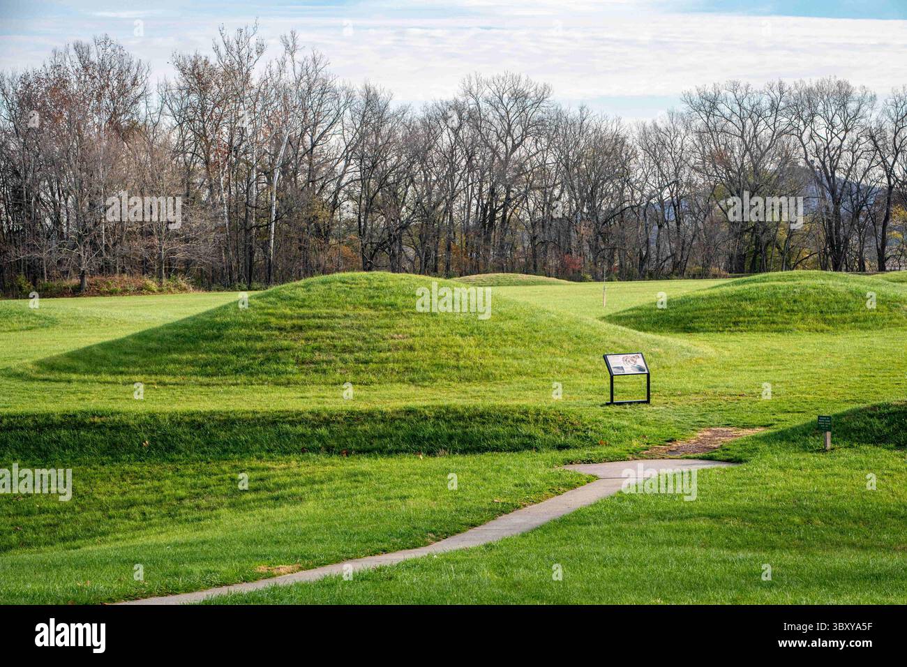 16 novembre 2021, Chillicothe, Ohio, États-Unis : Hopewell culture NHP , Mound City Group (crédit image : © Edwin Remsberg/VW pics via ZUMA Press Wire) Banque D'Images