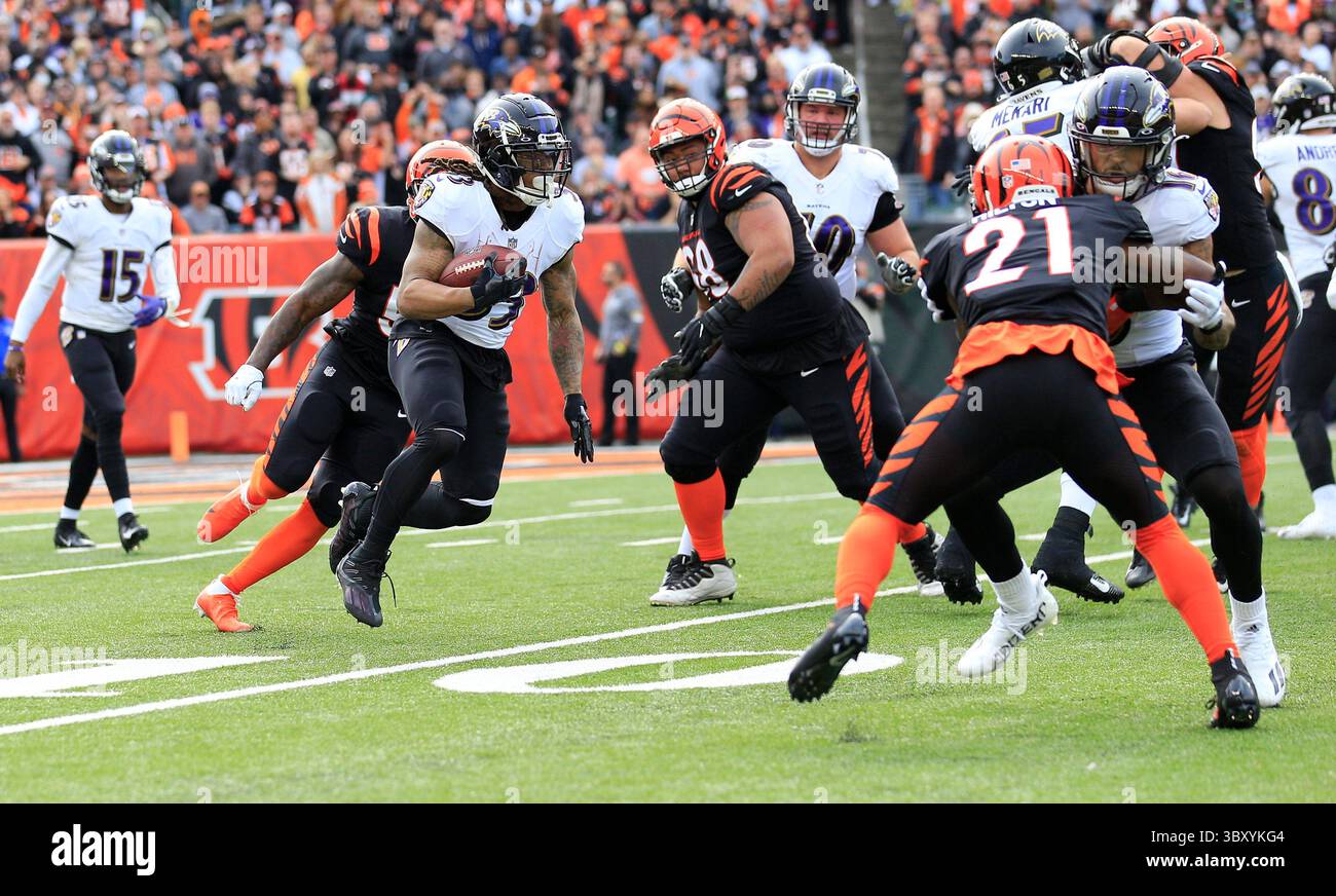 26 décembre 2021 : Denvonta Freeman (33 ans) : les Bengals de Cincinnati font la course au match de football NFL entre les Ravens de Baltimore et les Bengals de Cincinnati au Paul Brown Stadium de Cincinnati, Ohio. JP Waldron/Cal Sport Media(image de crédit : &copy ; JP Waldron/CSM via ZUMA Wire) Banque D'Images
