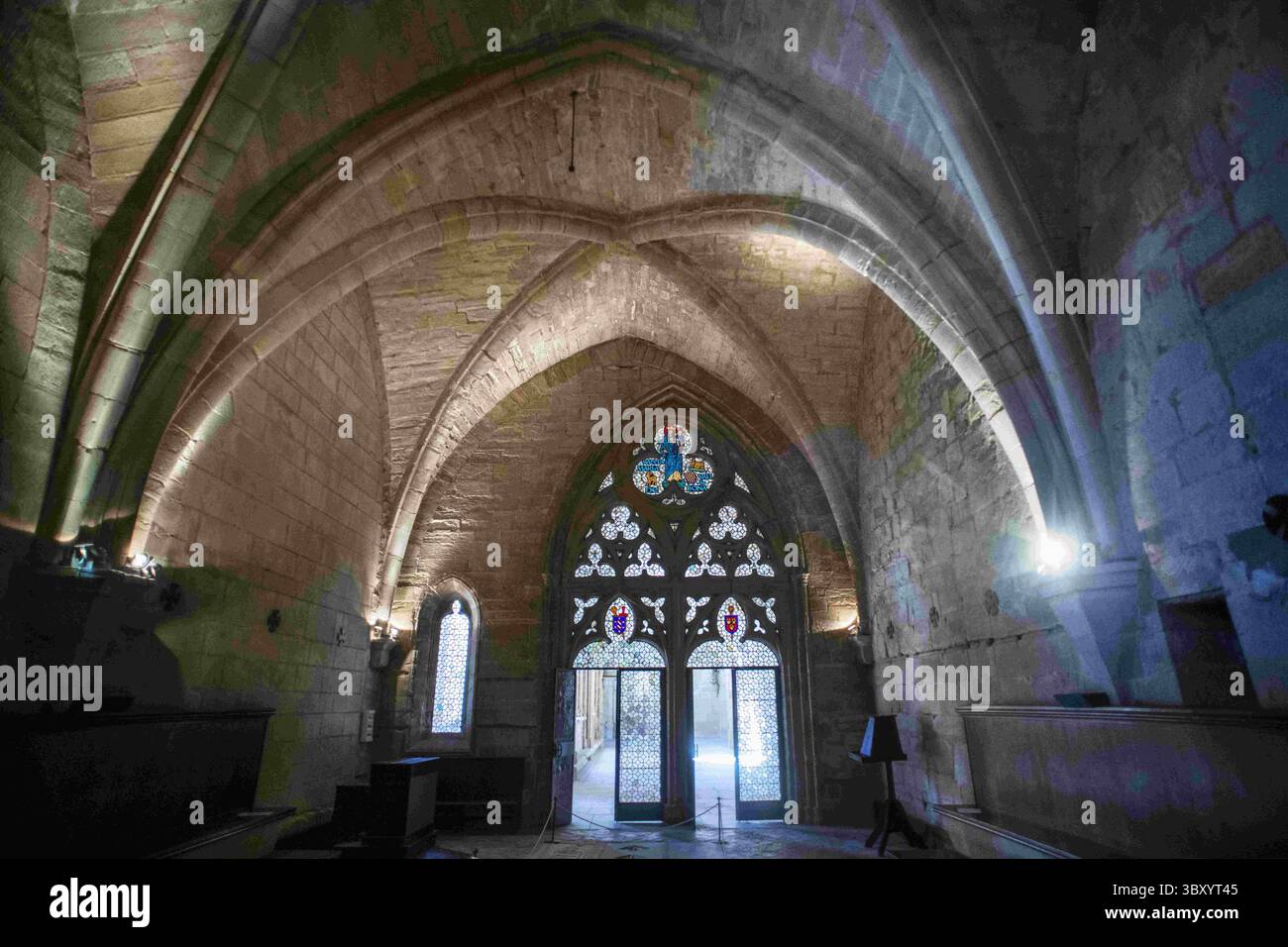 24 juin 2021, Lleida, Espagne : porte dans le cloître de Vallbona de les Monges Lleida Catalogne Espagne. Abbaye de Vallbona, sinon le monastère de Santa Maria de Vallbona est un couvent cistercien à Vallbona de les Monges, dans la comarque d'Urgell, Catalogne, Espagne. Fondé au début du XIIe siècle, et construit entre cette époque et le XIVe siècle, il est l'un des sites monastiques les plus importants de Catalogne. Son église représente un exemple de transition entre architecture romane et gothique. L'abbaye a été déclarée monument national le 3 juin 1931. (Crédit image : © Sergi Reboredo/ZUMA Press Wir Banque D'Images