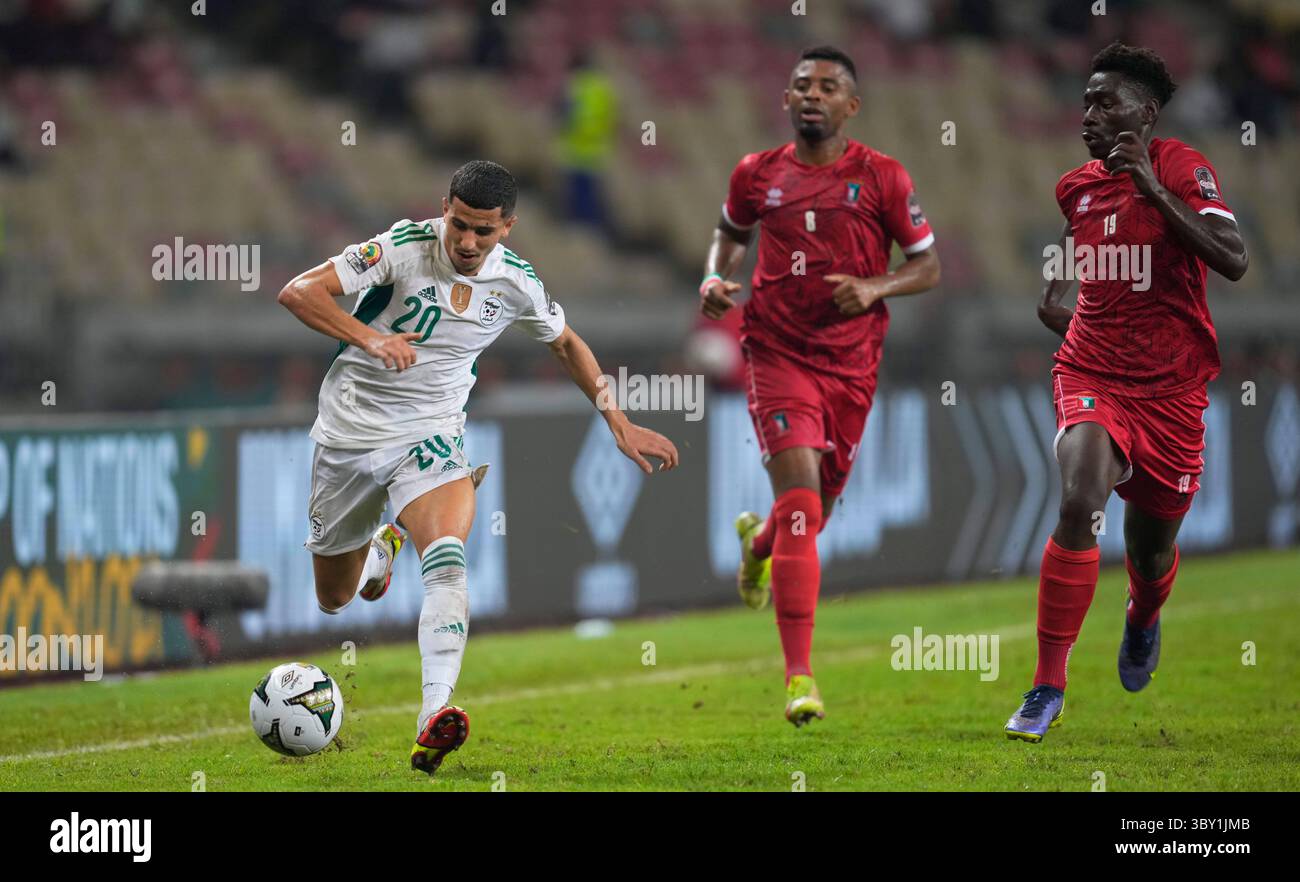 Douala, Cameroun, 16 janvier 2022 : Youcef Atal d'Algérie lors de l'Algérie contre Guinée équatoriale - Coupe d'Afrique des Nations au stade Japoma. Kim Price/CSM.(image de crédit : &copy ; Ulrik Pedersen/CSM via ZUMA Wire) Banque D'Images