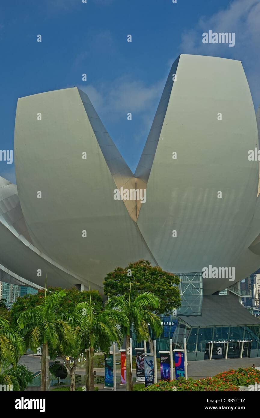 Musée des sciences de l'art dans le centre-ville de Singapour appelé la « main accueillante de Singapour » a été conçu par Moshe Safdie et ouvert en 2011. Banque D'Images
