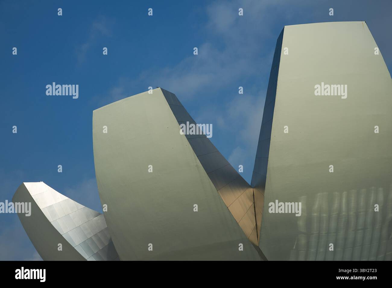 Musée des sciences de l'art dans le centre-ville de Singapour appelé la « main accueillante de Singapour » a été conçu par Moshe Safdie et ouvert en 2011. Banque D'Images
