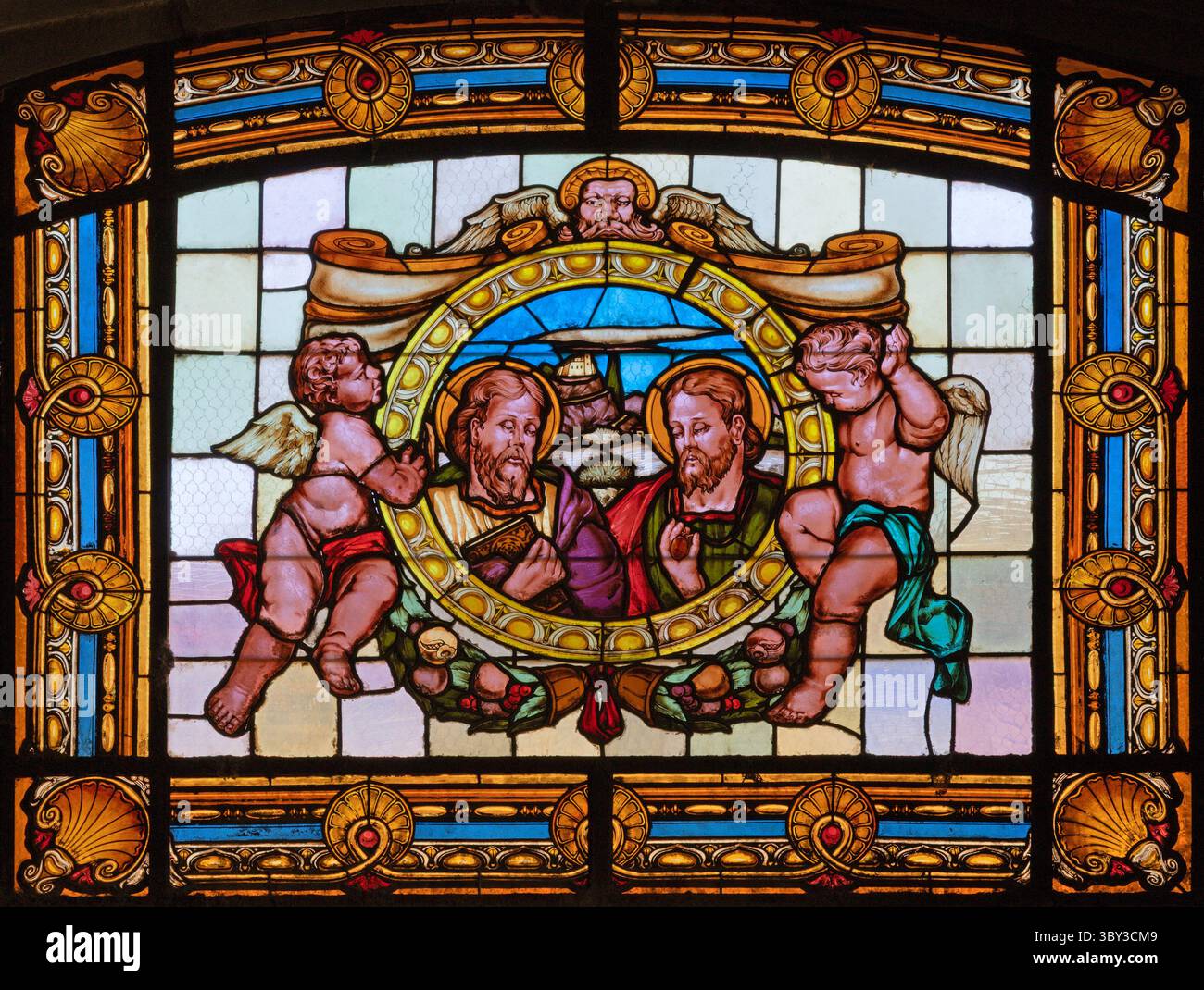 FLORENCE, ITALIE - 18 MARS 2025 : les apôtres Simon et Jude dans le vitrail baroque dans le Chruch Chiesa di San Simone e Giuda Banque D'Images