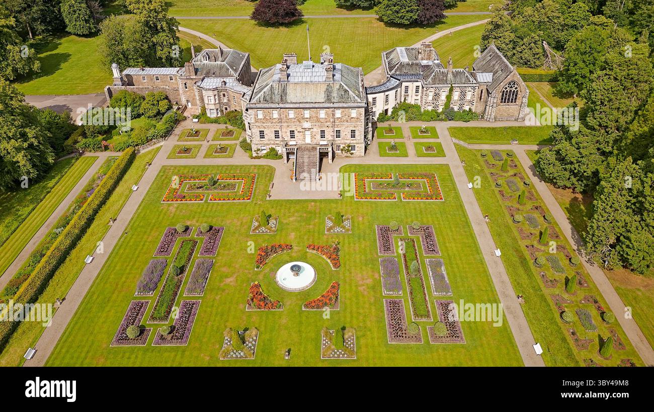 Haddo House Tarves Aberdeenshire Écosse les parterres de fleurs de jardin formel et les pelouses en été Banque D'Images