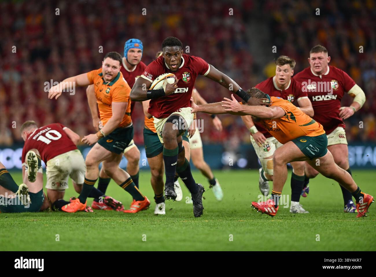 Brisbane, Australie. 19 juillet 2025. Maro Itoje des British Irish Lions court avec le ballon pendant le match un de la série entre les Wallabies d'Australie et les Lions britanniques et irlandais au Suncorp Stadium le 19 juillet 2025 à Brisbane, en Australie. (Photo de Izhar Khan) strictement pour usage éditorial. AUCUNE LICENCE POUR LES IMPRESSIONS GRAND PUBLIC. Crédit : Izhar Ahmed Khan/Alamy Live News/Alamy Live News Banque D'Images