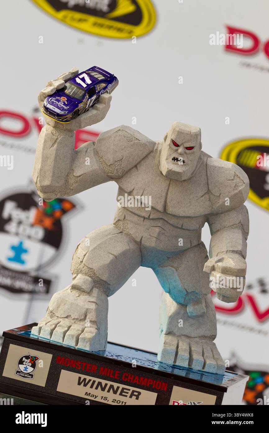 DOVER, DE - 15 MAI 2011 : Matt Kenseth a pris deux pneus lors de son dernier arrêt au pit et a dépassé l'ancien mentor Mark Martin pour remporter le FedEx 400 au Dover International Speedway à Dover, DE. (Crédit image : © Walter G. Arce Sr./ZUMA Press Wire) Banque D'Images