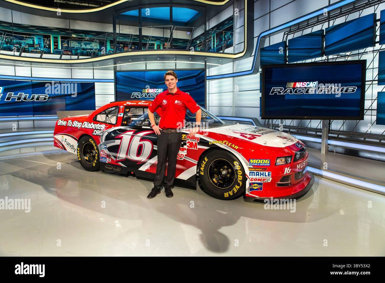 7 février 2013 - Charlotte, NC, États-Unis - CHARLOTTE, NC - 07 février 2013 : Ryan Reed, pilote automobile de course NASCAR, a Uni ses forces avec Roush Fenway Racing et American Diabetes Association pour vous amener Drive to Stop Diabetes. Ryan a fait son annonce aujourd'hui au siège social de Speed TV à Charlotte, Caroline du Nord. (Crédit image : © Walter G. Arce Sr./ZUMA Press Wire) Banque D'Images