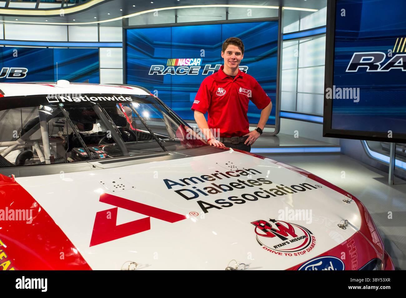 7 février 2013 - Charlotte, NC, États-Unis - CHARLOTTE, NC - 07 février 2013 : Ryan Reed, pilote automobile de course NASCAR, a Uni ses forces avec Roush Fenway Racing et American Diabetes Association pour vous amener Drive to Stop Diabetes. Ryan a fait son annonce aujourd'hui au siège social de Speed TV à Charlotte, Caroline du Nord. (Crédit image : © Walter G. Arce Sr./ZUMA Press Wire) Banque D'Images