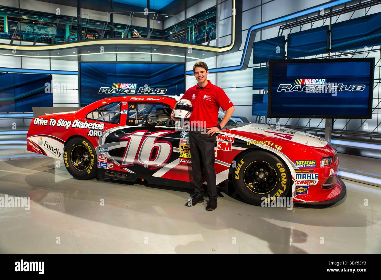 7 février 2013 - Charlotte, NC, États-Unis - CHARLOTTE, NC - 07 février 2013 : Ryan Reed, pilote automobile de course NASCAR, a Uni ses forces avec Roush Fenway Racing et American Diabetes Association pour vous amener Drive to Stop Diabetes. Ryan a fait son annonce aujourd'hui au siège social de Speed TV à Charlotte, Caroline du Nord. (Crédit image : © Walter G. Arce Sr./ZUMA Press Wire) Banque D'Images