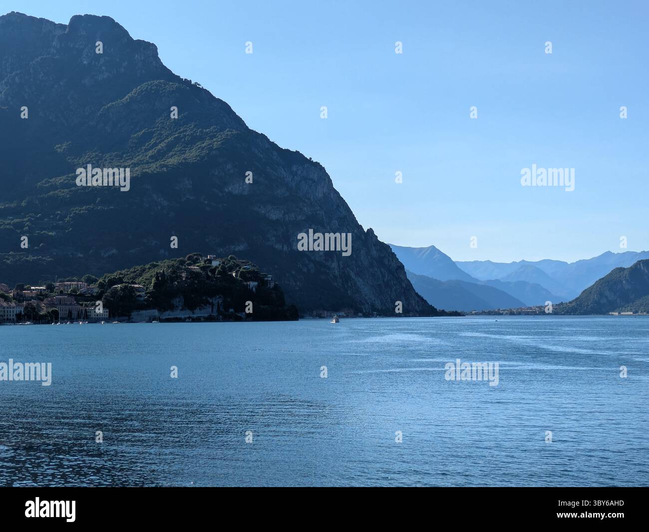 Vue sur la montagne depuis Lecco Banque D'Images