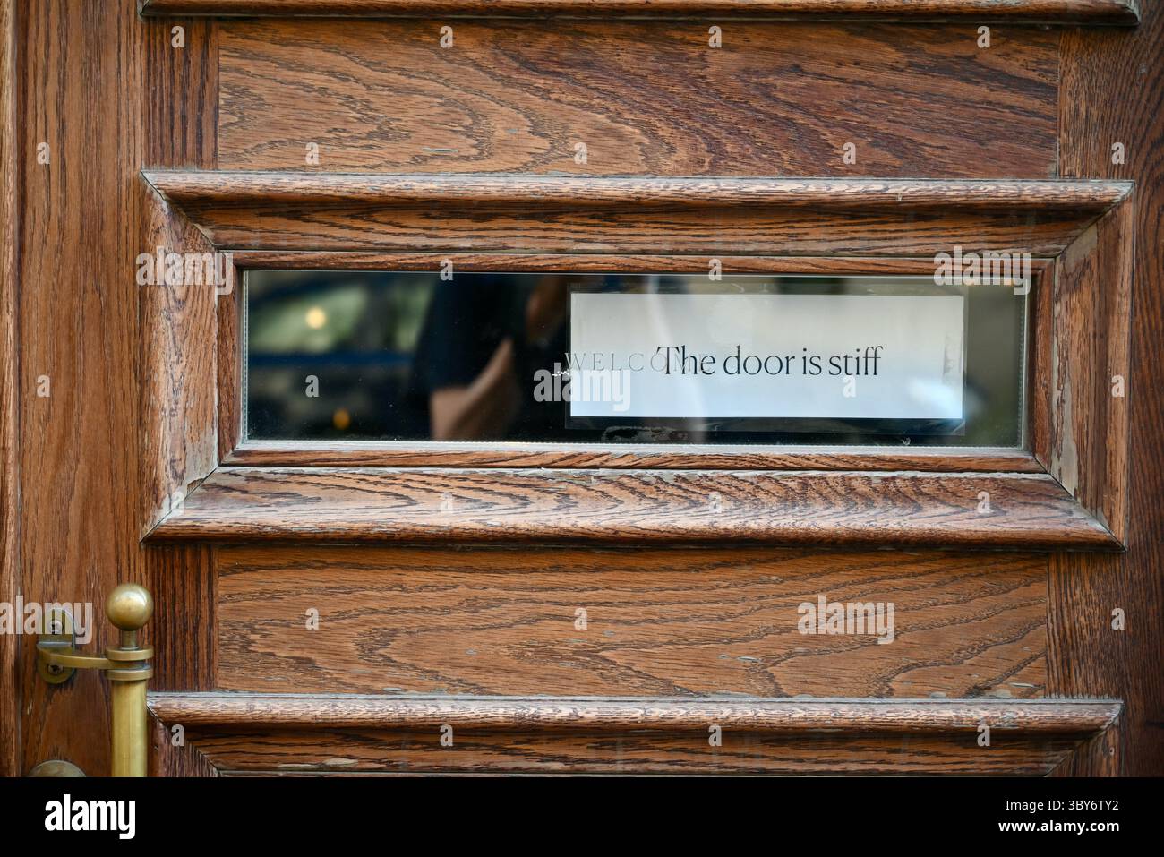 helsinki finlande signe sur la porte : la porte est raide Banque D'Images