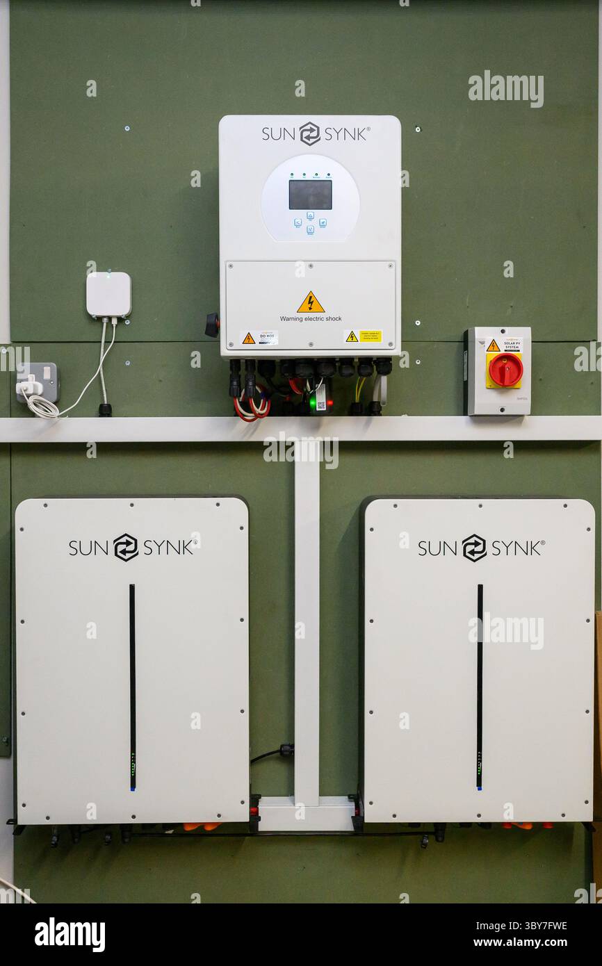 Produits d'énergie pour la maison intelligente Hive - Chargement de VE, pompe à chaleur air-sol, stockage sur batterie domestique et application de surveillance énergétique, UK Banque D'Images