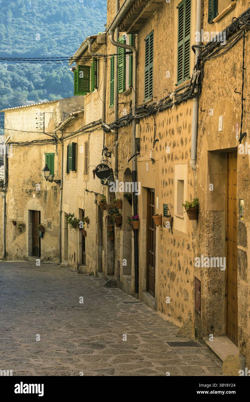 Ruelle de la vieille ville à Valdemossa, Majorque, Îles Baléares, Espagne Banque D'Images