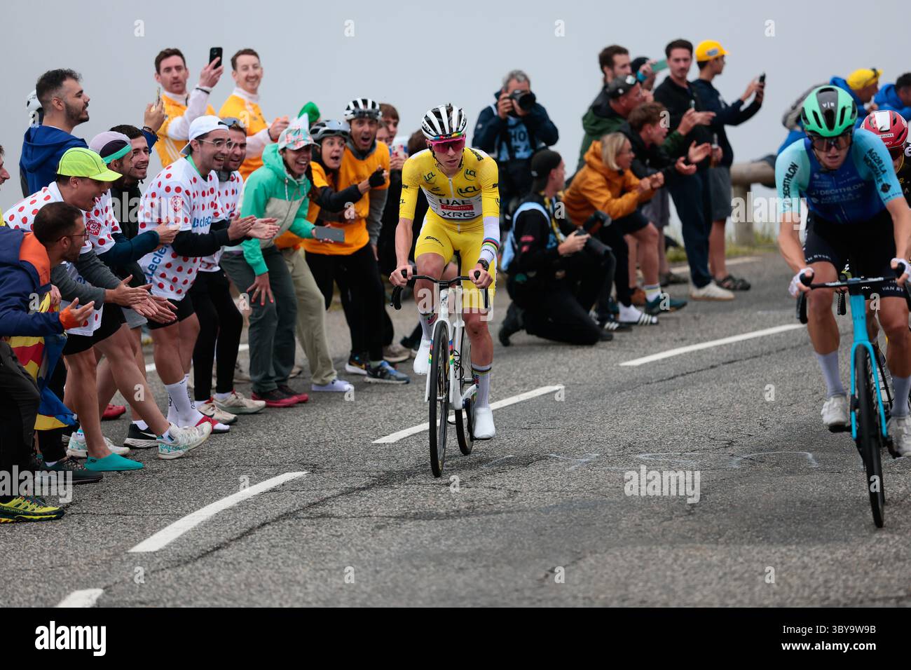 France. 19 juillet 2025. Tour de France 2025, étape 14, de Pau à Luchon - Superbagneres. Tadej Pogacar pour l'équipe UAE Emirates XRG pendant l'étape crédit : Peter Goding/Alamy Live News Banque D'Images
