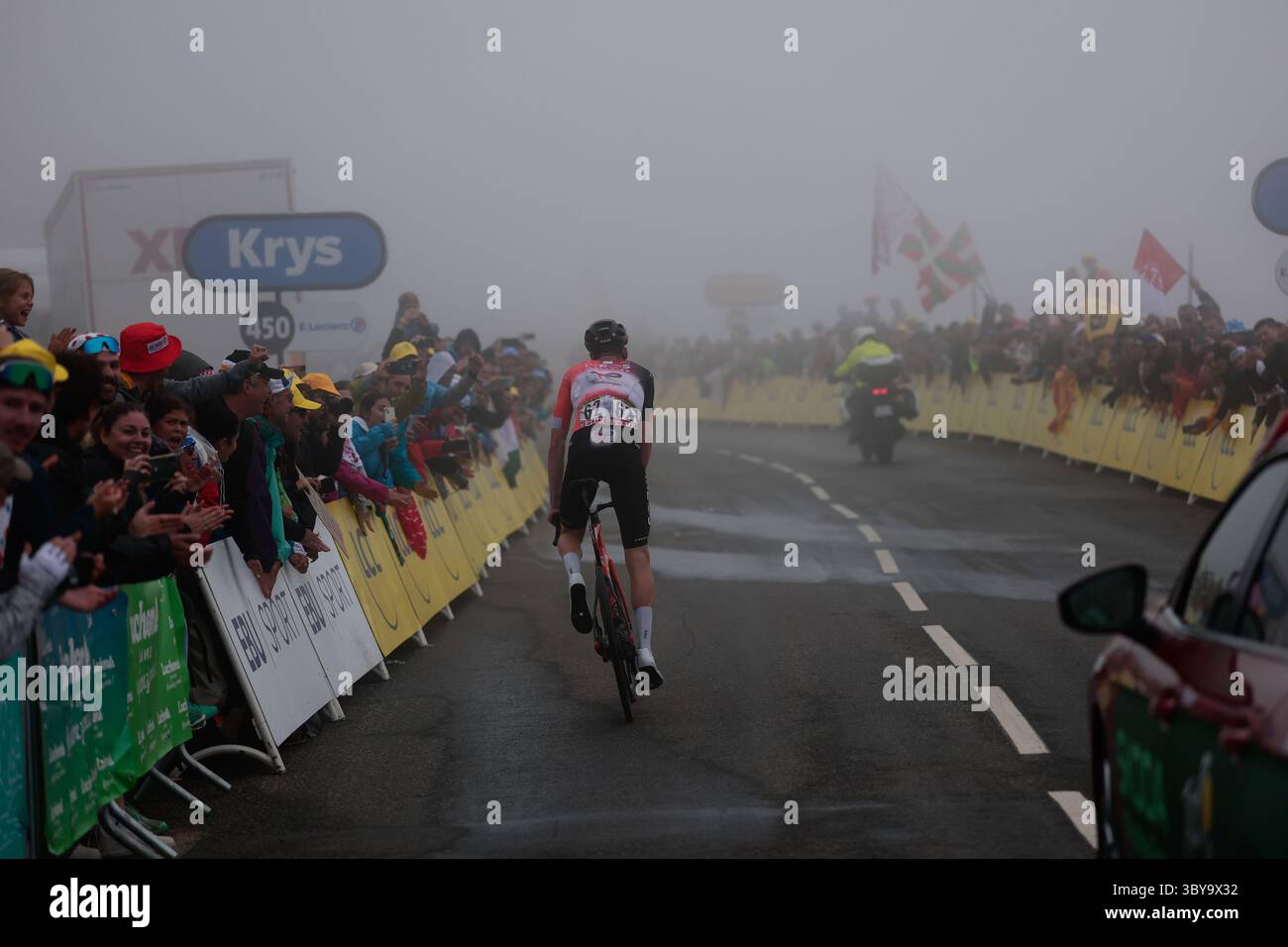 France. 19 juillet 2025. Tour de France 2025, étape 14, de Pau à Luchon - Superbagneres. Thymen Arensman pour Ineos Grenadiers remporte l'étape. Crédit : Peter Goding/Alamy Live News Banque D'Images