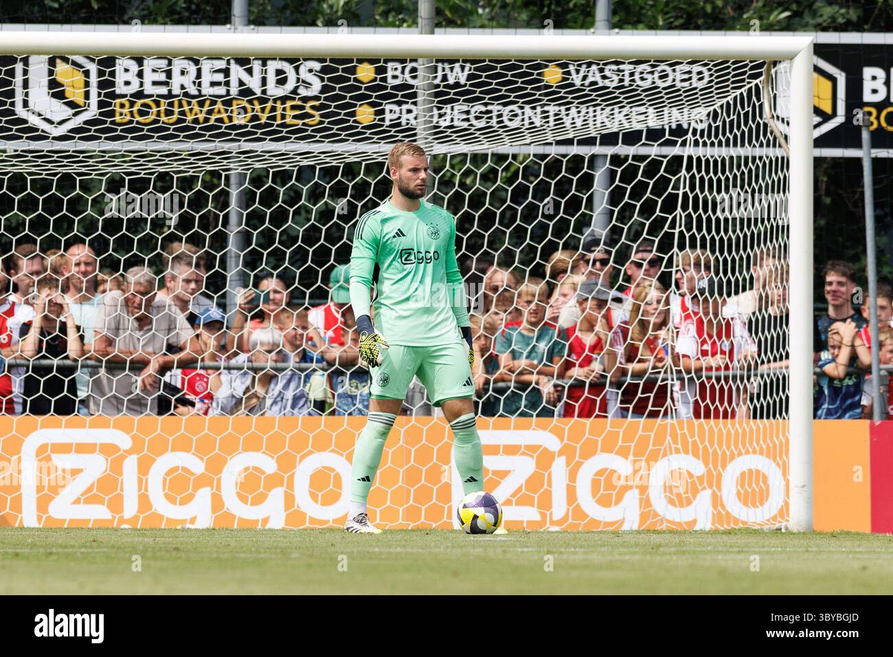 Oldebroek, pays-Bas. 19 juillet 2025. OLDEBROEK, 19-07-2025, Sportpark Bovenmolen, saison 2025/2026, football néerlandais de pré-saison, match amical entre Ajax et KV Mechelen, le gardien de but de l'Ajax Vitezslav Jaros (photo de Pro Shots/SIPA USA) crédit : SIPA US/Alamy Live News Banque D'Images
