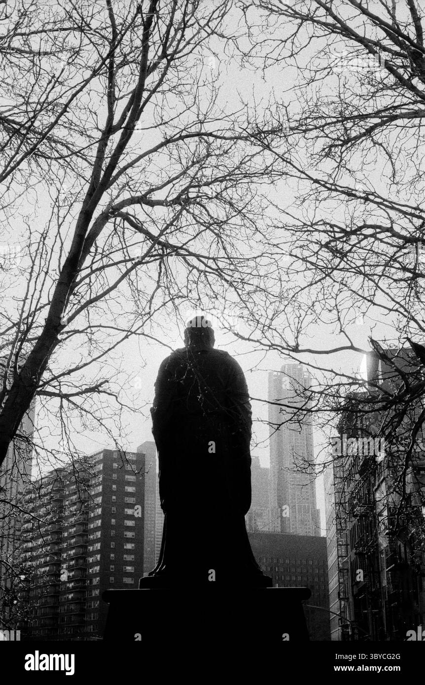 23 février 2022, New York, NY, USA : Chinatown, statue de Confucius. (Crédit image : © John Marshall Mantel/ZUMA Press Wire) Banque D'Images