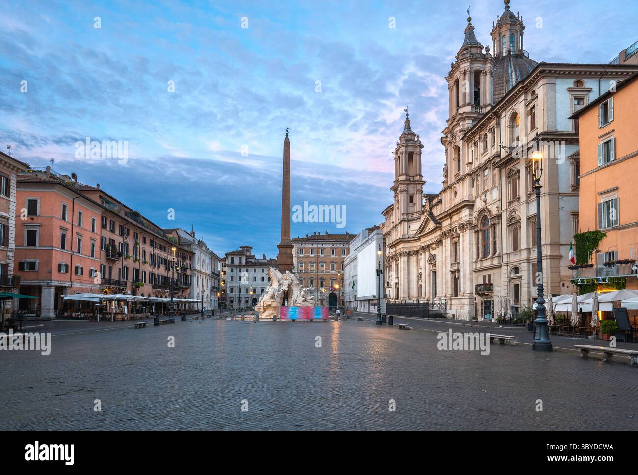 La belle Piazza Navona à Rome. Fontaines en marbre et statues de Neptune. Banque D'Images