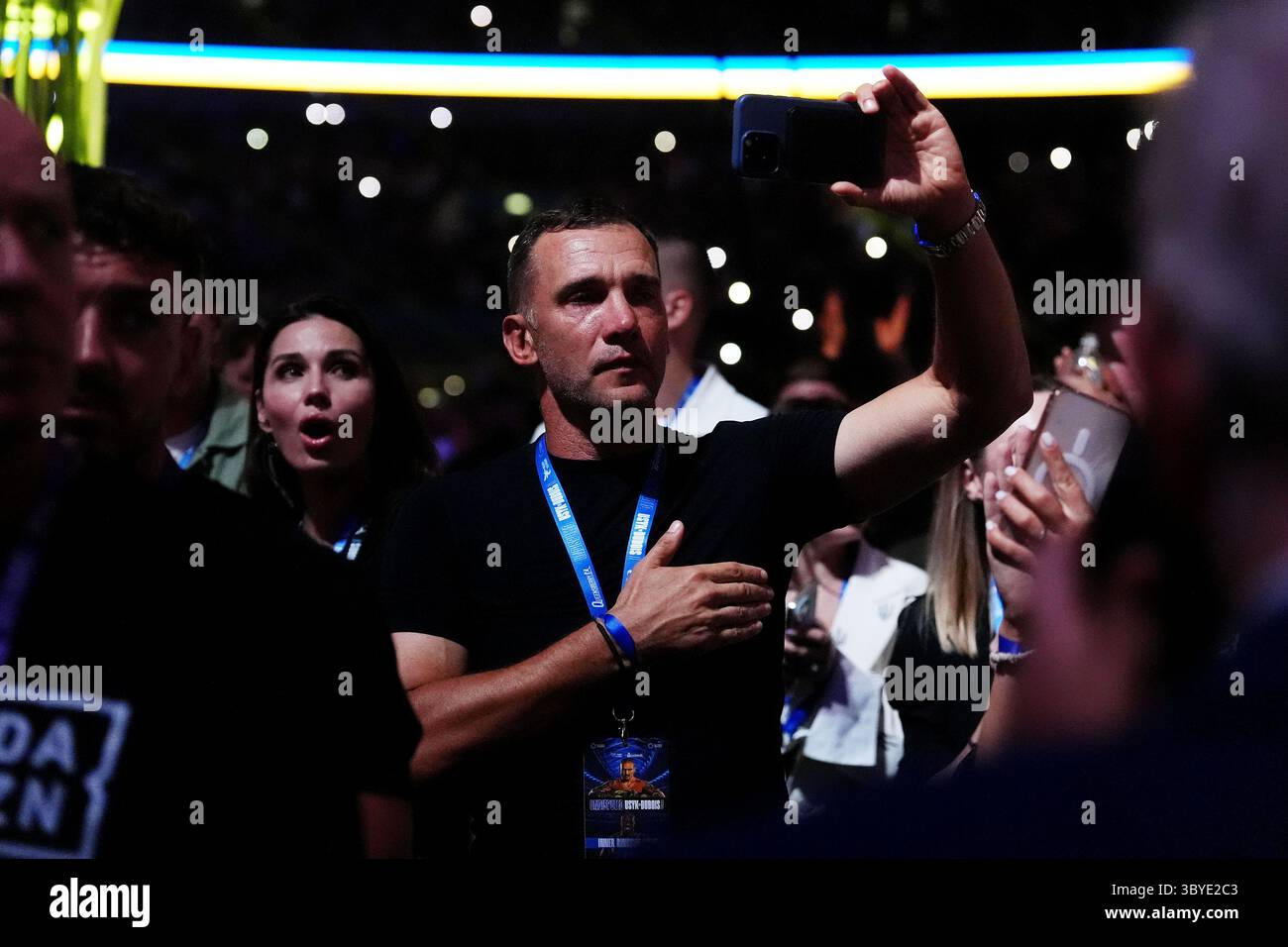 Andriy Shevchenko montres Daniel Dubois v Oleksandr Usyk au stade de Wembley, Londres. Date de la photo : samedi 19 juillet 2025. Banque D'Images