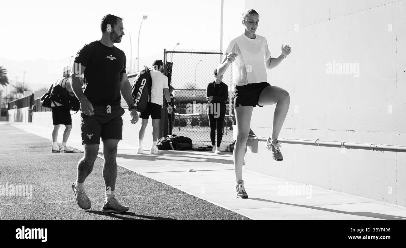 7 mars 2022, INDIAN WELLS, CALIFORNIE, ÉTATS-UNIS : Karolina Pliskova de la République tchèque lors des essais en vue du tournoi de tennis BNP Paribas Open WTA 1000 2022 (crédit image : © Rob Prange/AFP7 via ZUMA Press Wire) Banque D'Images