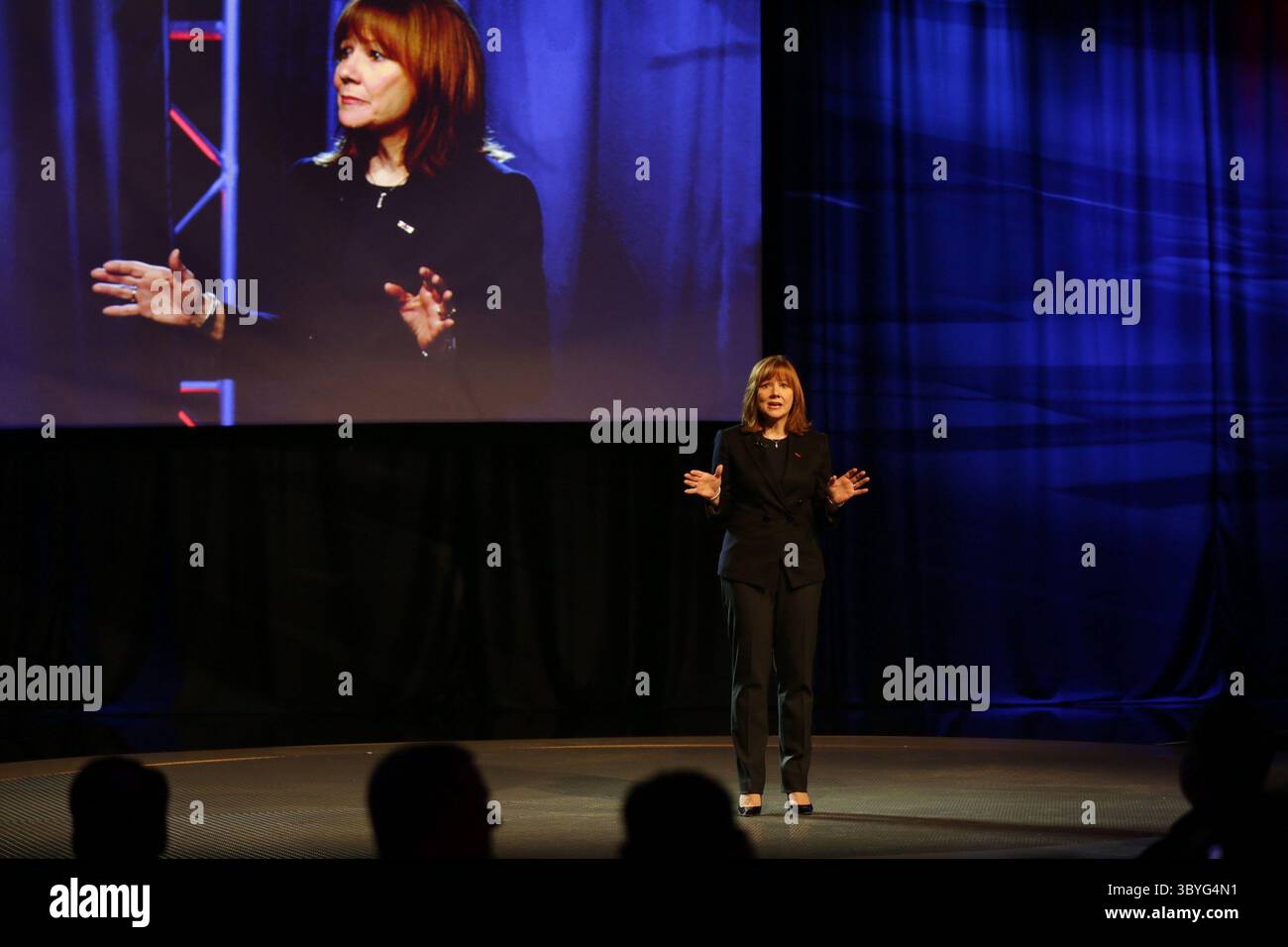12 janvier 2014 - Detroit, mi, États-Unis - Mary Barra, nouvelle PDG de General Motors, présente le tout nouveau Canyon 2015 de GMC lors d'un événement au Russell Industrial Center de Detroit le dimanche 12 janvier 2014. (Crédit image : © Romain Blanquart/Detroit Free Press via ZUMA Press Wire) Banque D'Images