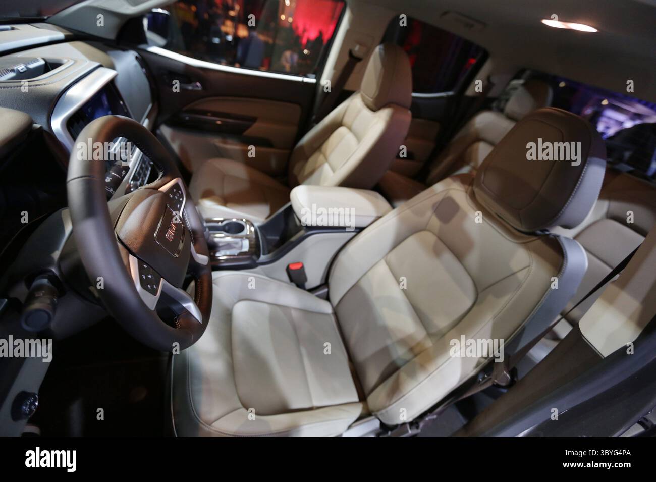 12 janvier 2014 - Detroit, MICH, États-Unis - le tout nouveau Canyon 2015 de GMC a été présenté lors d'un événement au Russell Industrial Center de Detroit, le 12 janvier 2014. (Crédit image : © Romain Blanquart/Detroit Free Press via ZUMA Press Wire) Banque D'Images