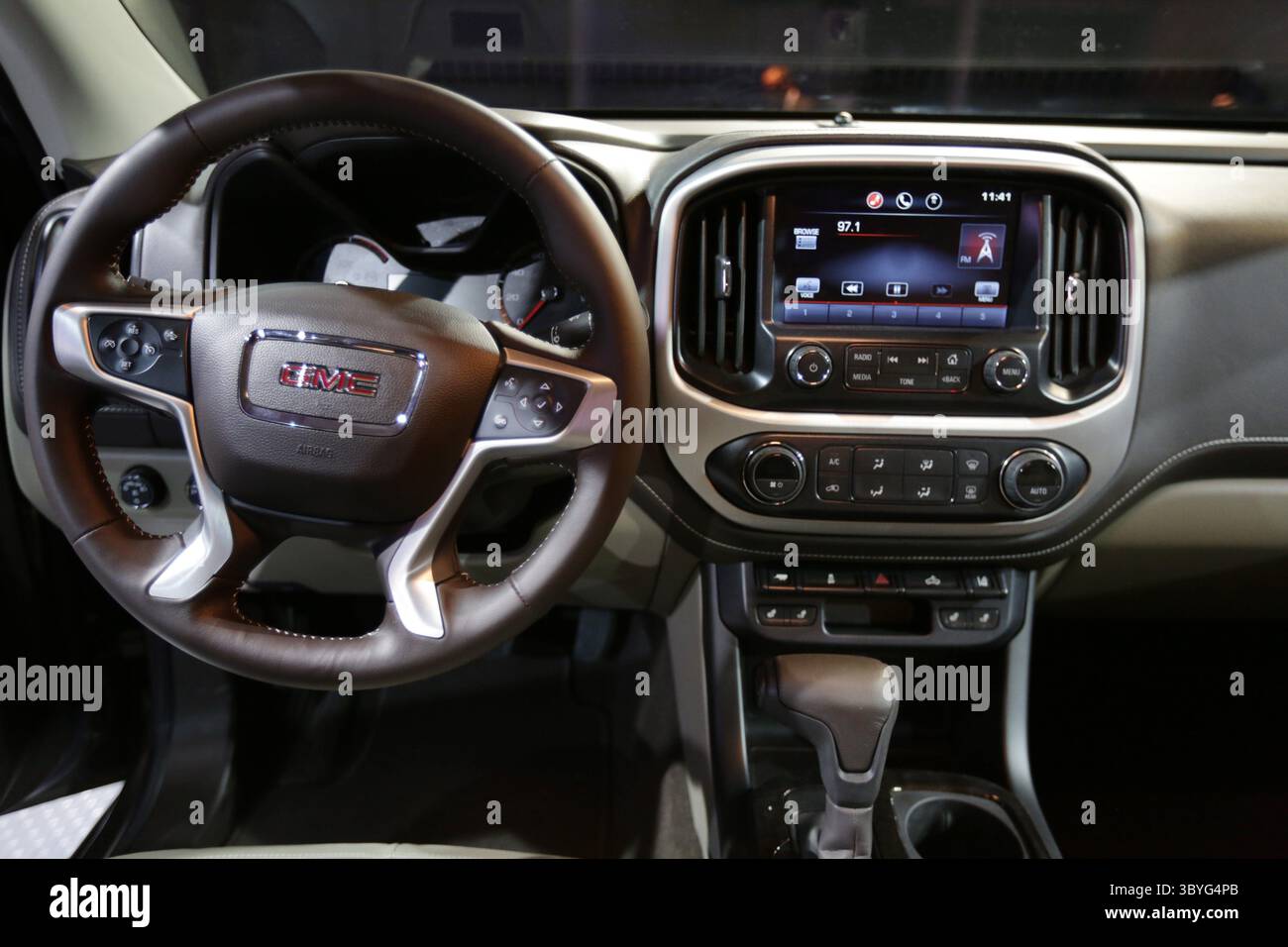 12 janvier 2014 - Detroit, MICH, États-Unis - le tout nouveau Canyon 2015 de GMC a été présenté lors d'un événement au Russell Industrial Center de Detroit, le 12 janvier 2014. (Crédit image : © Romain Blanquart/Detroit Free Press via ZUMA Press Wire) Banque D'Images