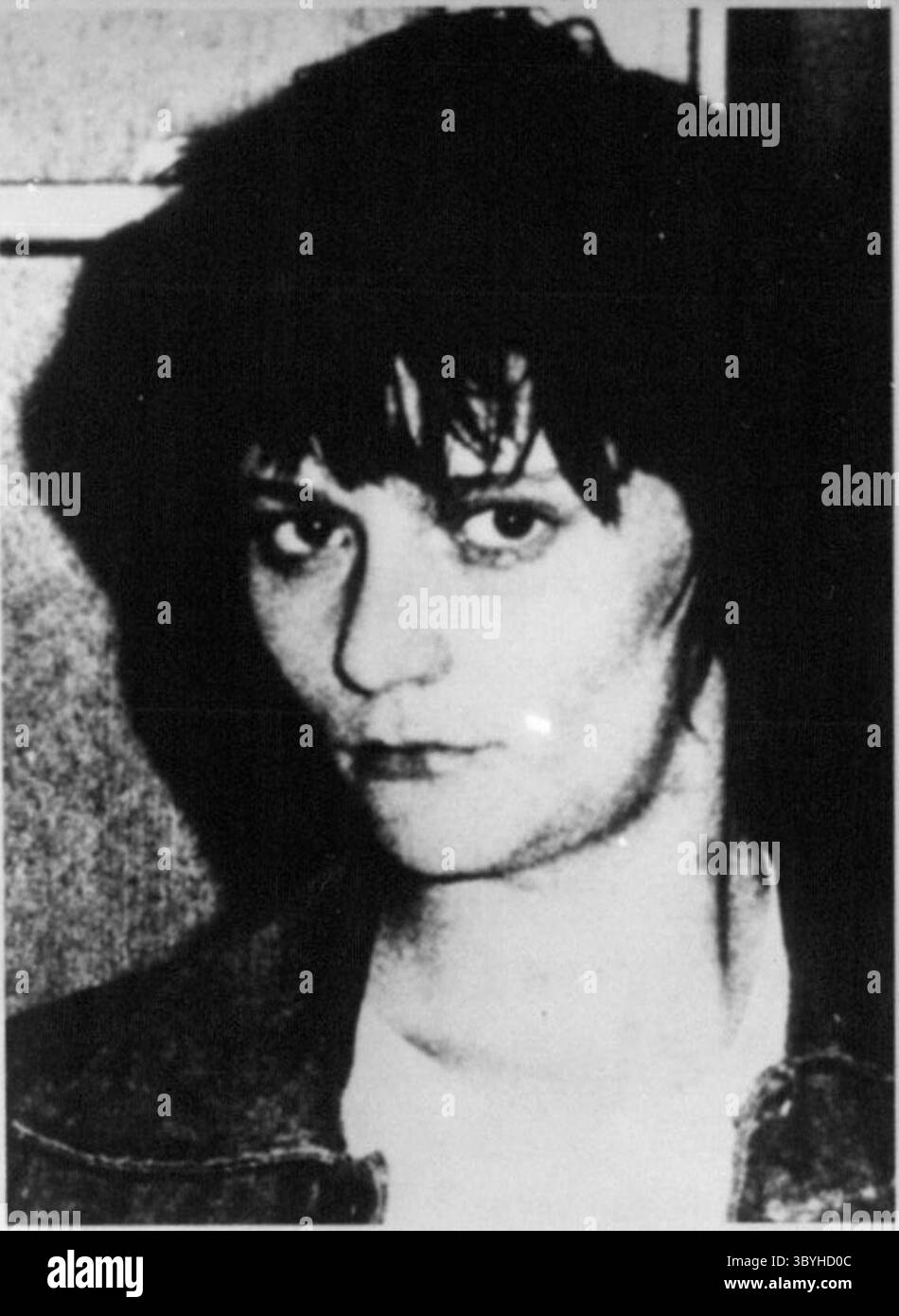 1977 - la plus grande recherche de l'histoire de la République fédérale d'Allemagne : dans la même nuit du 19 octobre, quand le corps de Hanns-Martin Schleyer vient d'être retrouvé, dans la RFA a commencé la plus grande recherche de l'histoire de l'Allemagne. Recherchés sont 16 terroristes, qui sont étroitement liés au meurtre de Schleyer et de quatre de ses accompagnants le 5 septembre. Avec des milliers d'affiches et de bordereaux, la police appelle la population allemande à aider à la recherche des terroristes. Les images ci-dessus : (de gauche à droite) : Inge Viett (33), Juliane Plambeck (25), Angelika Speit Banque D'Images