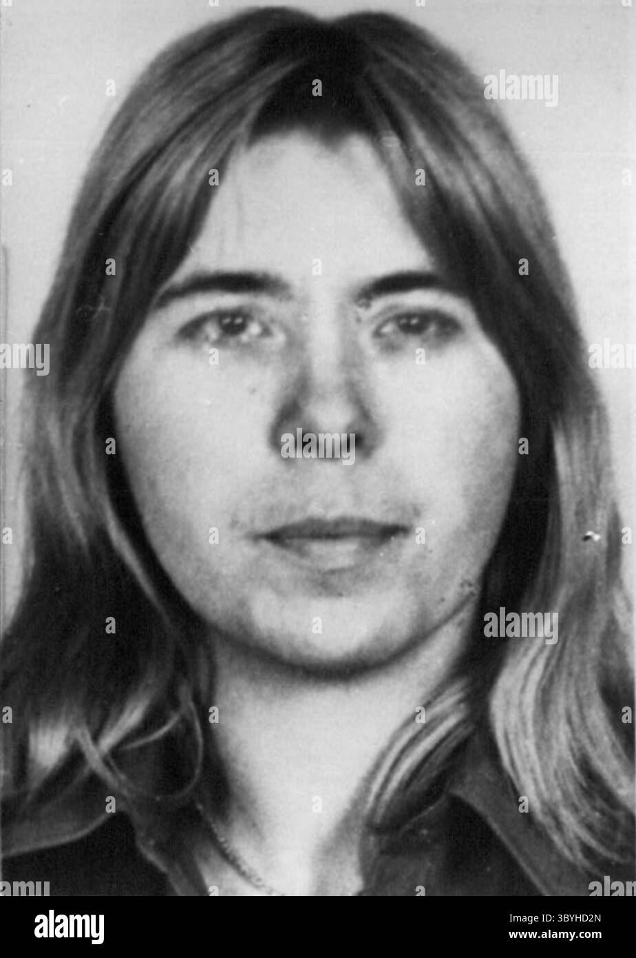 1977 - la plus grande recherche de l'histoire de la République fédérale d'Allemagne : dans la même nuit du 19 octobre, quand le corps de Hanns-Martin Schleyer vient d'être retrouvé, dans la RFA a commencé la plus grande recherche de l'histoire de l'Allemagne. Recherchés sont 16 terroristes, qui sont étroitement liés au meurtre de Schleyer et de quatre de ses accompagnants le 5 septembre. Avec des milliers d'affiches et de bordereaux, la police appelle la population allemande à aider à la recherche des terroristes. Les images ci-dessus : (de gauche à droite) : Inge Viett (33), Juliane Plambeck (25), Angelika Speit Banque D'Images