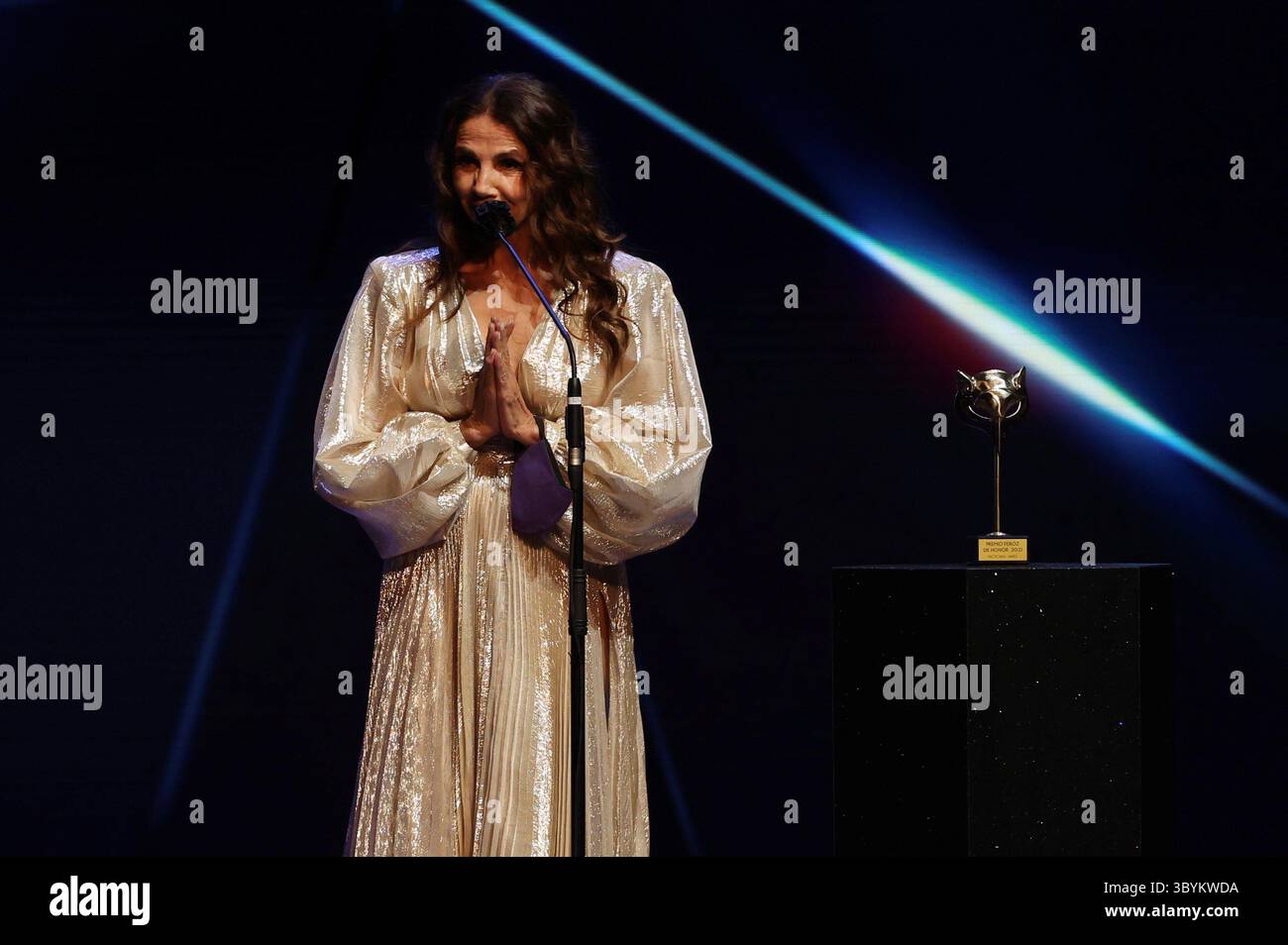 2 mars 2021, Madrid, es-ES, Espagne : L'actrice espagnole Victoria Abril réagit après avoir reçu le 'Feroz Honorary Award 2021' lors du 8e gala des Feroz Awards au Coliseum Theater de Madrid, Espagne, le 2 mars 2021. La cérémonie de remise des prix reconnaît des œuvres marquantes sur le cinéma et la télévision espagnols. (Crédit image : © Juanjo Martín/document via ZUMA Press Wire) Banque D'Images