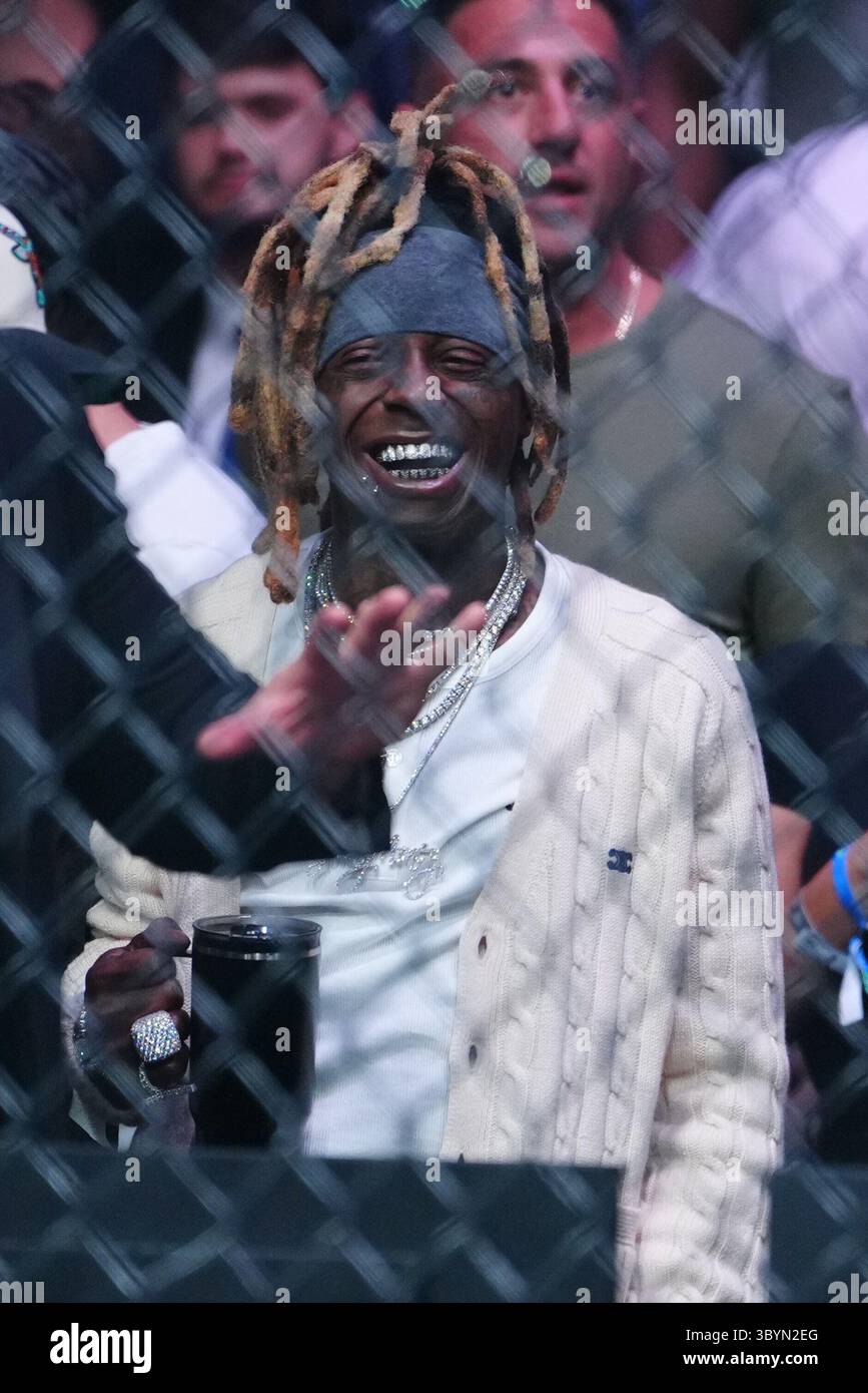 New Orleans, Louisiane, États-Unis. 19 juillet 2025. NEW ORLEANS, LOS ANGELES - 19 JUILLET : Lil Wayne à l'UFC318 - Holloway vs Poirier 3 au Smoothie King Center le 19 juillet 2025 à la Nouvelle-Orléans, LOS ANGELES (photo par Louis Grasse/PxImages) crédit : px images/Alamy Live News Banque D'Images