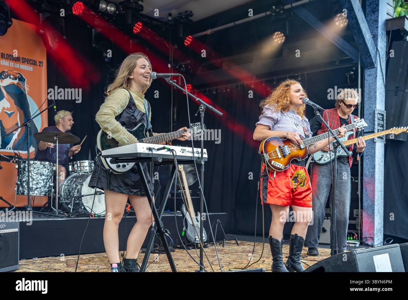 Die Band Gardens Live beim Orange Blossom Special Festival, Beverungen, Deutschland | Gardens Live at the Orange Blossom Special Festival, Beverunge Banque D'Images