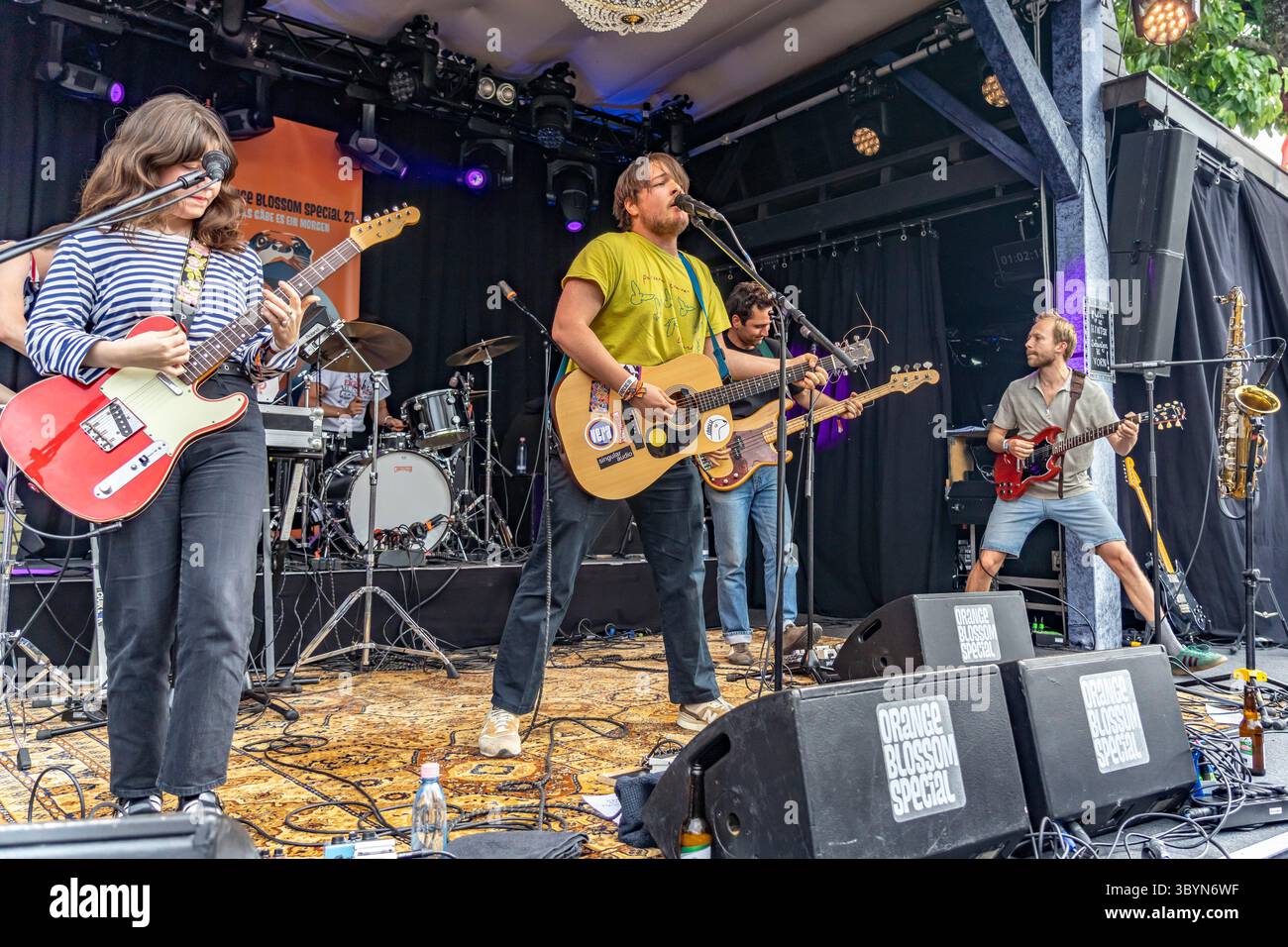 Die Band Personal Trainer live beim Orange Blossom Special Festival, Beverungen, Deutschland | Personal Trainer live at the Orange Blossom Special Banque D'Images