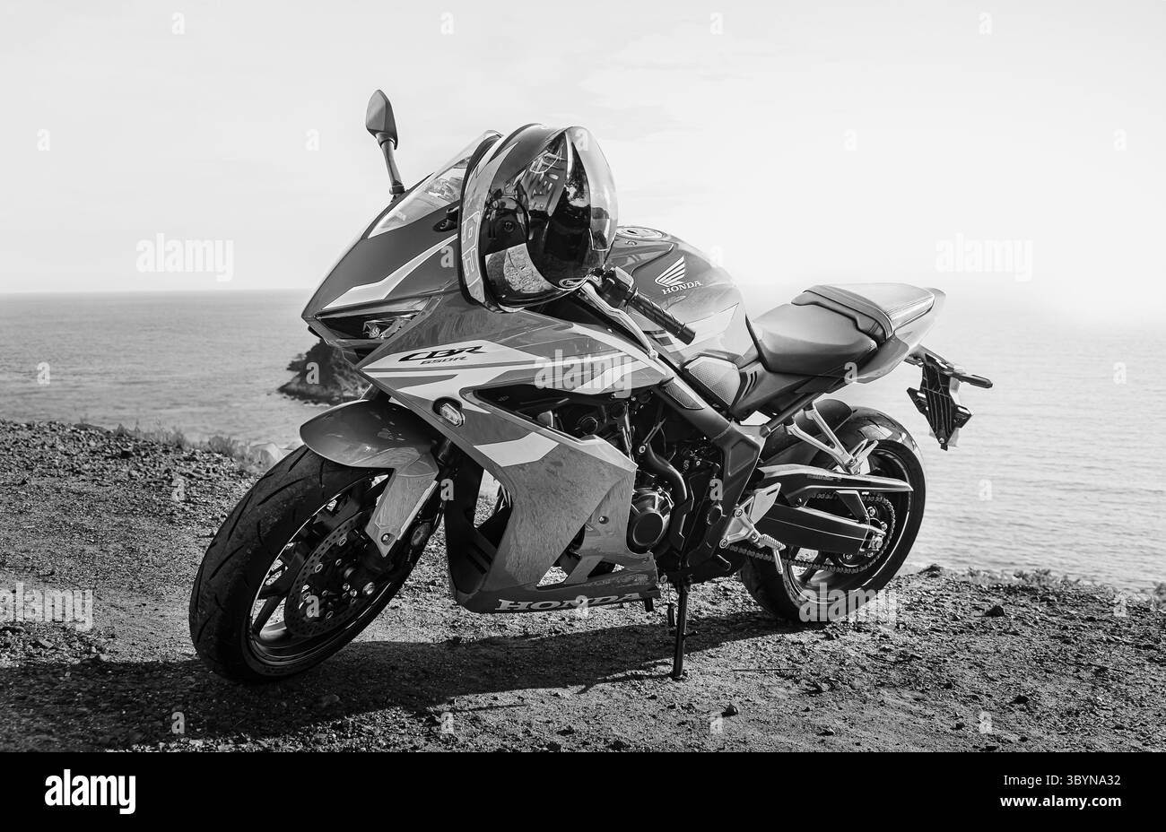 Gros plan sur la moto Honda Super Sport. Gros plan d'une nouvelle moto Honda CBR 650R garée à l'extérieur. Editorial-Thaïlande Phuket-juillet 8,2024 Banque D'Images