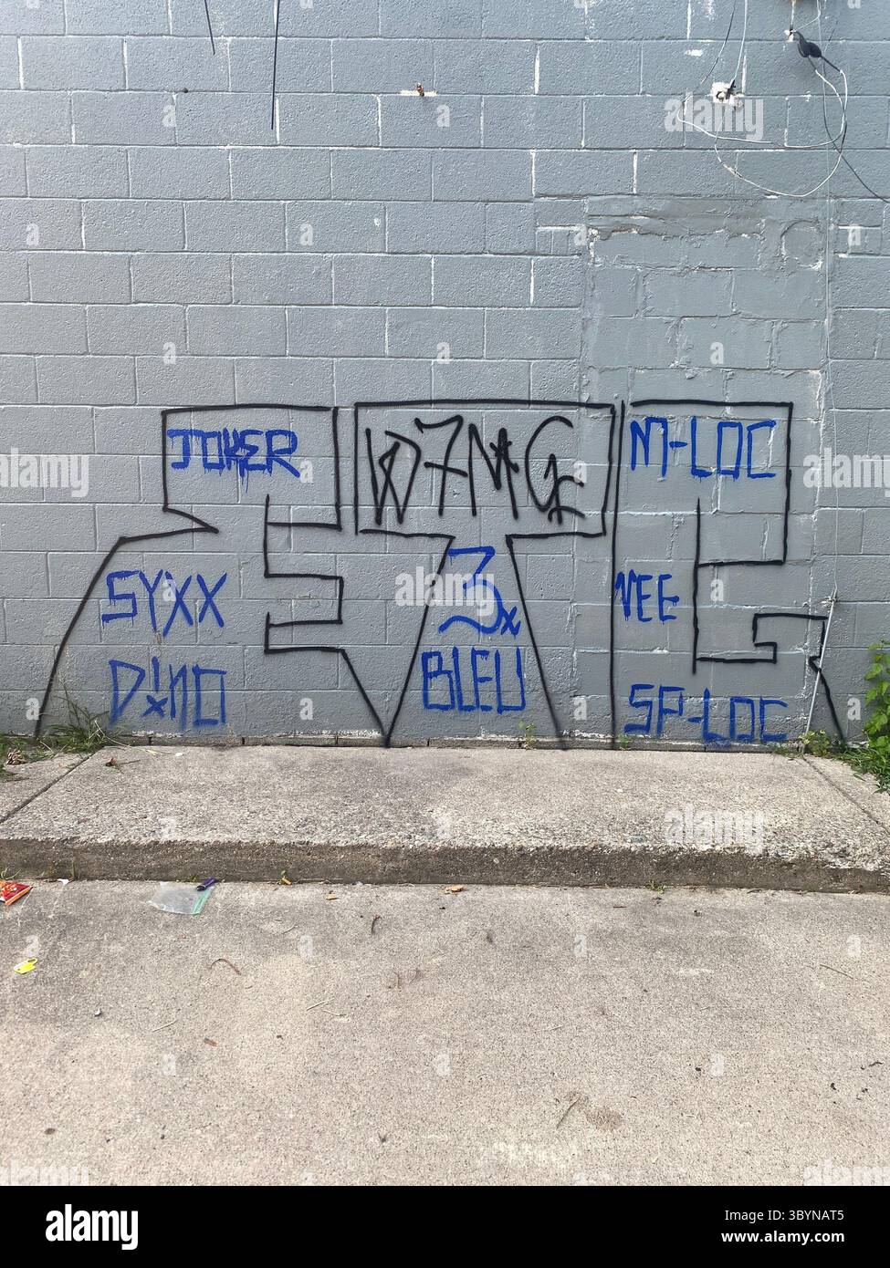 ScoreGang, un sous-ensemble de Detroit Crips, une murale « ETG » derrière un magasin de vins et spiritueux local, une étiquette à 3 doigts, plusieurs surnoms de membres étiquetés dans un « roll call » - Image de stock capturée avec un smartphone