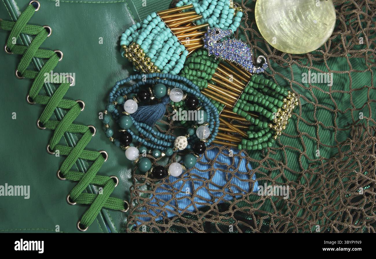Meerjungfrau mode mit Schmuck und Angeln Netz schliessen Banque D'Images