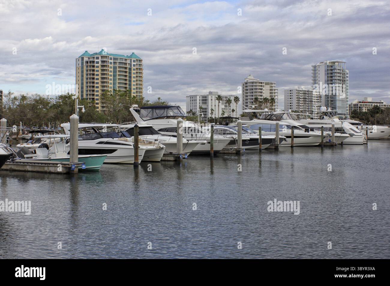 Sarasota FL - 4 novembre 2024 : bateaux à Downtown Mariana situé à Sarasota Floride Banque D'Images
