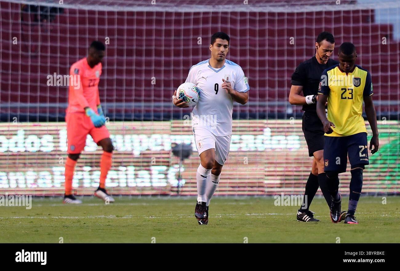 13 octobre 2020, Quito, Equateur : L'uruguayen Luis Suarez court après avoir marqué contre l'Equateur lors d'un match pour les qualifications sud-américaines pour la Coupe du monde de la FIFA, Qatar 2022, au stade Liga Deportiva Universitaria, à Quito, Equateur, le 13 octobre 2020. (Crédit image : © Jose Jacome/POOL via ZUMA Press Wire) Banque D'Images