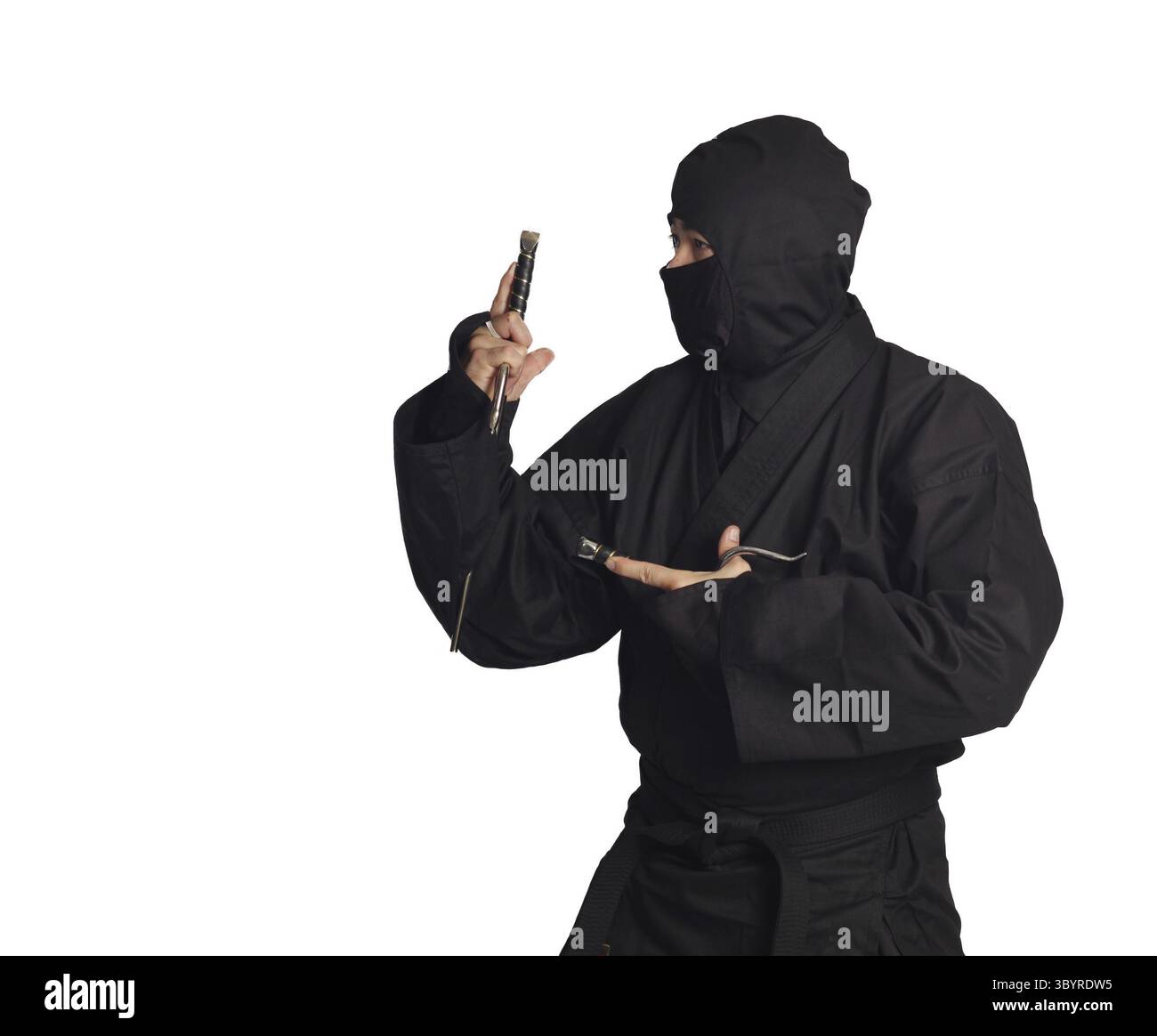 Homme asiatique portant Ninja Martial Arts uniforme isolé sur fond blanc Banque D'Images