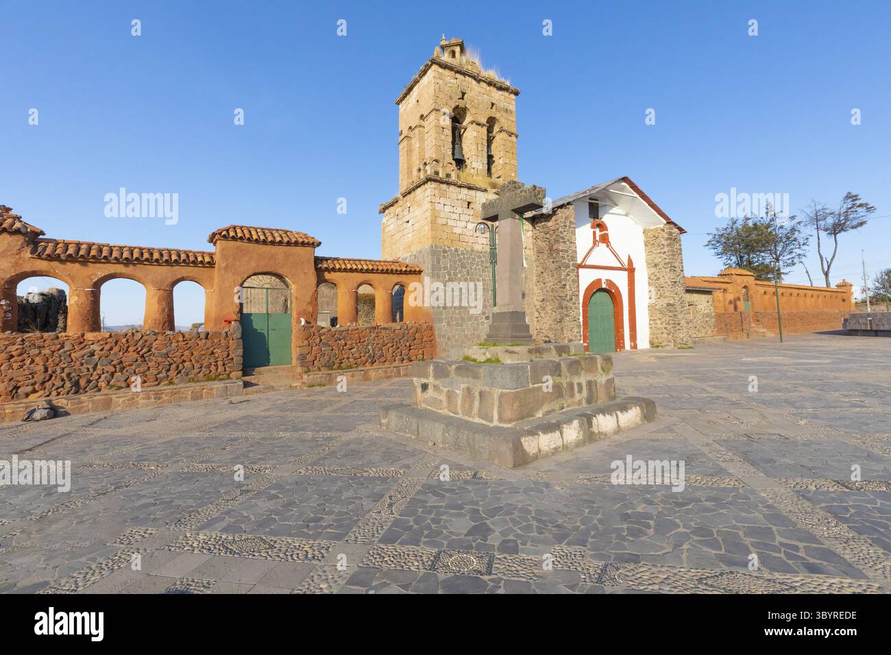 Chucuito Pérou l'église de 20 août Saint-Domingue construite en 1540 attirent des milliers de touristes pour sa variété de styles architecturaux. Prenez des photos sur 20 août, Banque D'Images