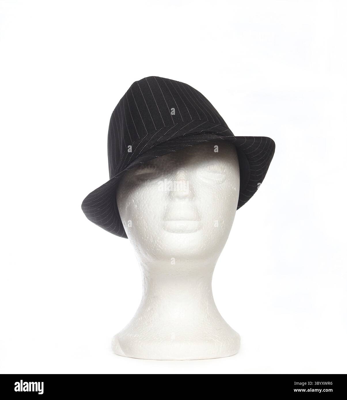 Chapeau Fedora classique sur la tête de mannequin Banque D'Images