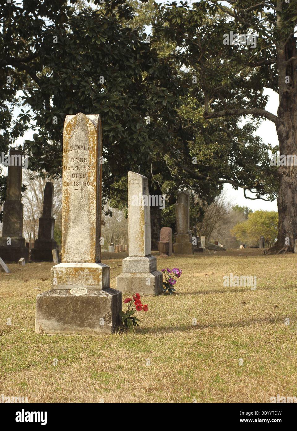 Bullard TX - 6. Maerz 2025 : Historischer Larissa-Friedhof im laendlichen Osten von TX. Befindet sich in der Naehe von Bullard TX Banque D'Images